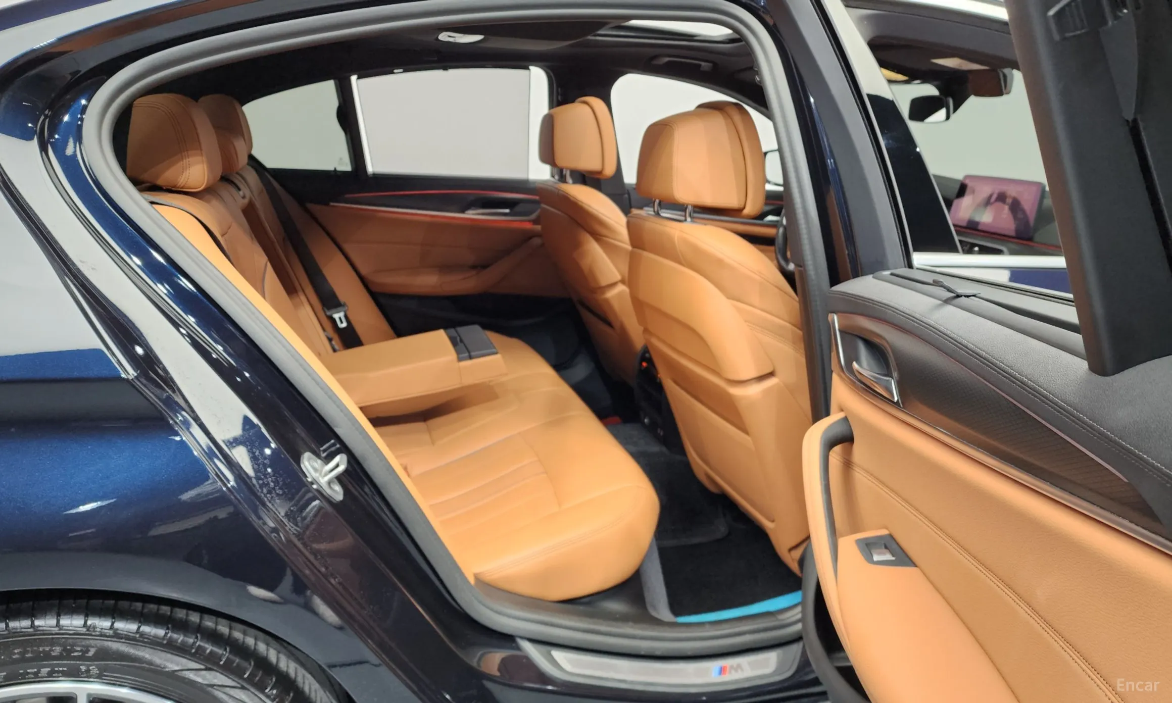 BMW 5 Series (G30) превью 12