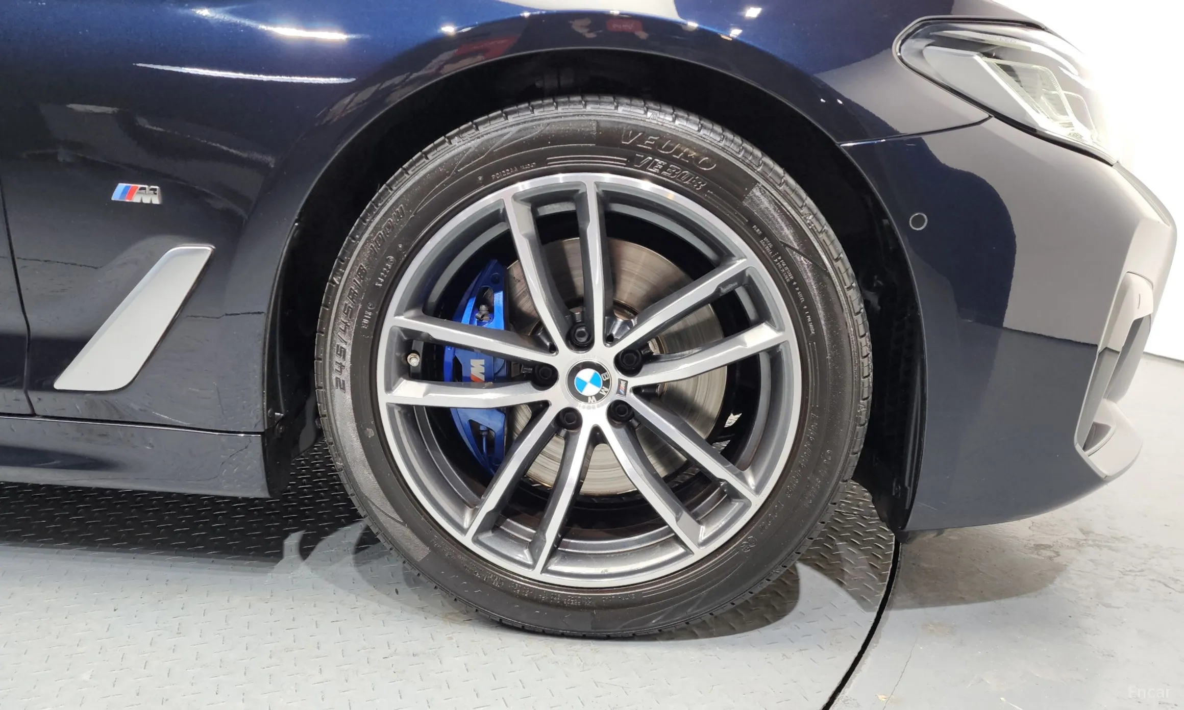 BMW 5 Series (G30) превью 5