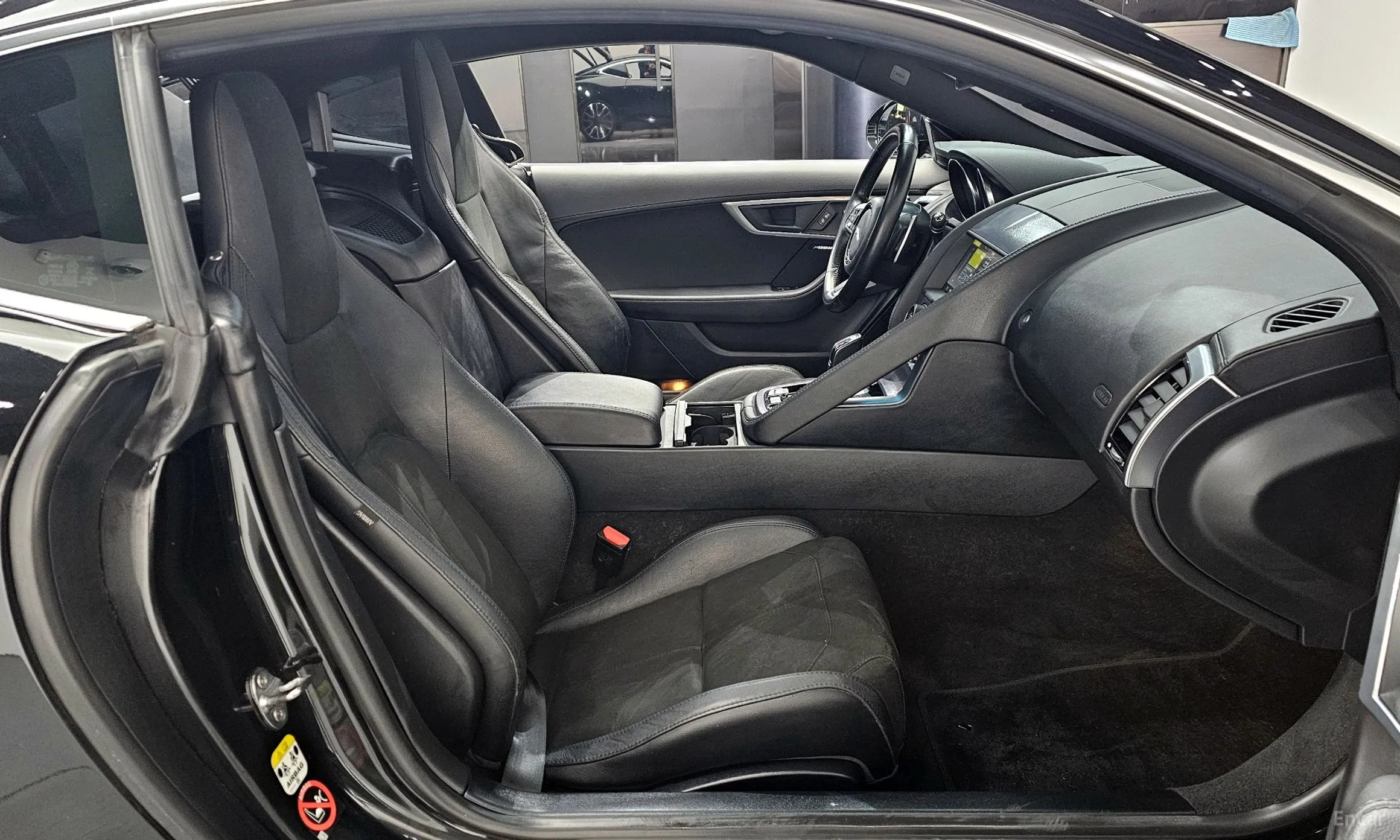 Jaguar F-TYPE превью 10