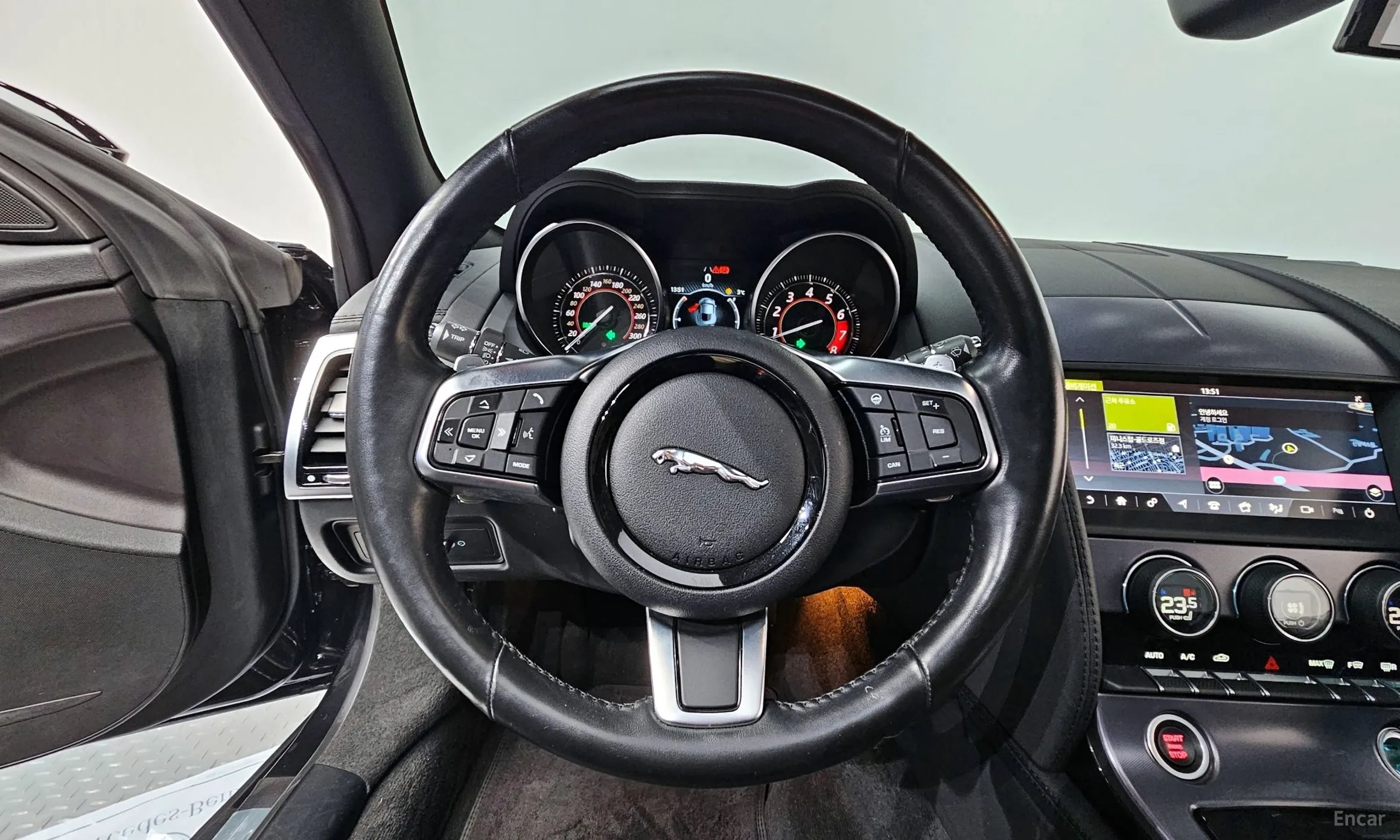 Jaguar F-TYPE превью 13