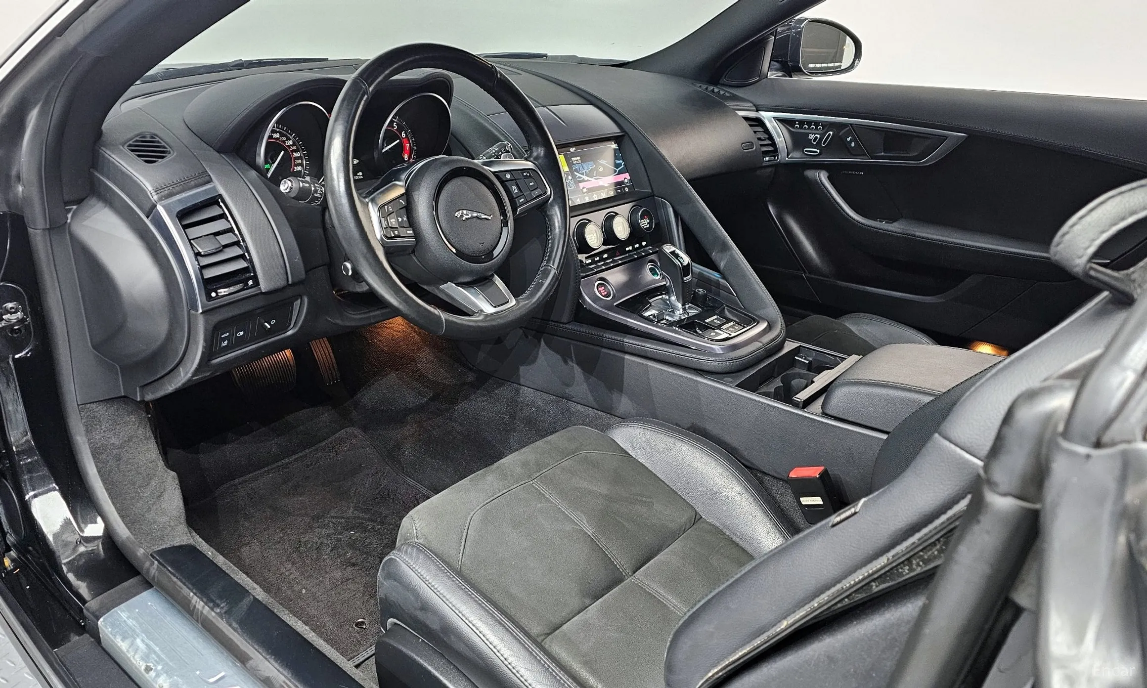 Jaguar F-TYPE превью 7