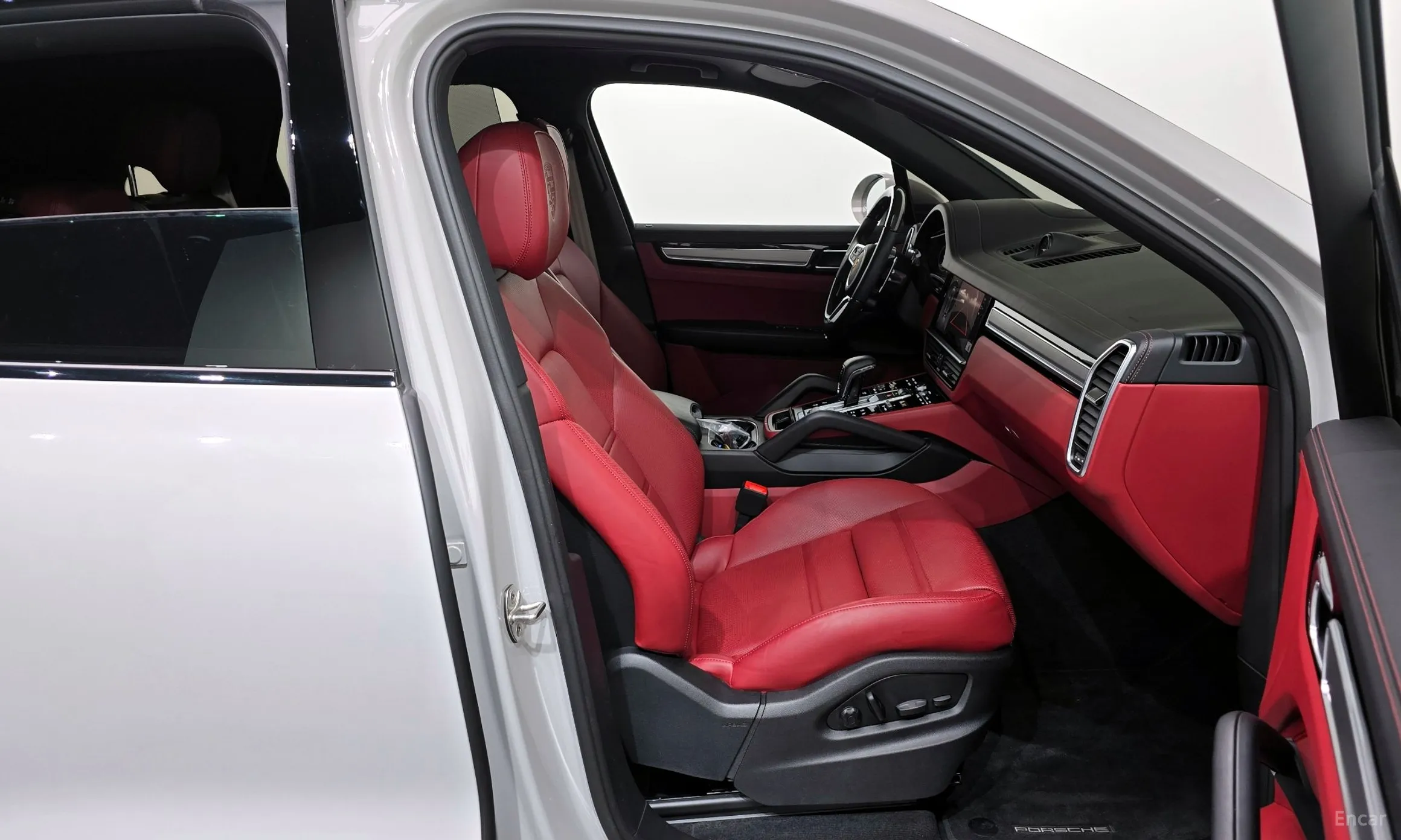Porsche Cayenne (PO536) превью 11
