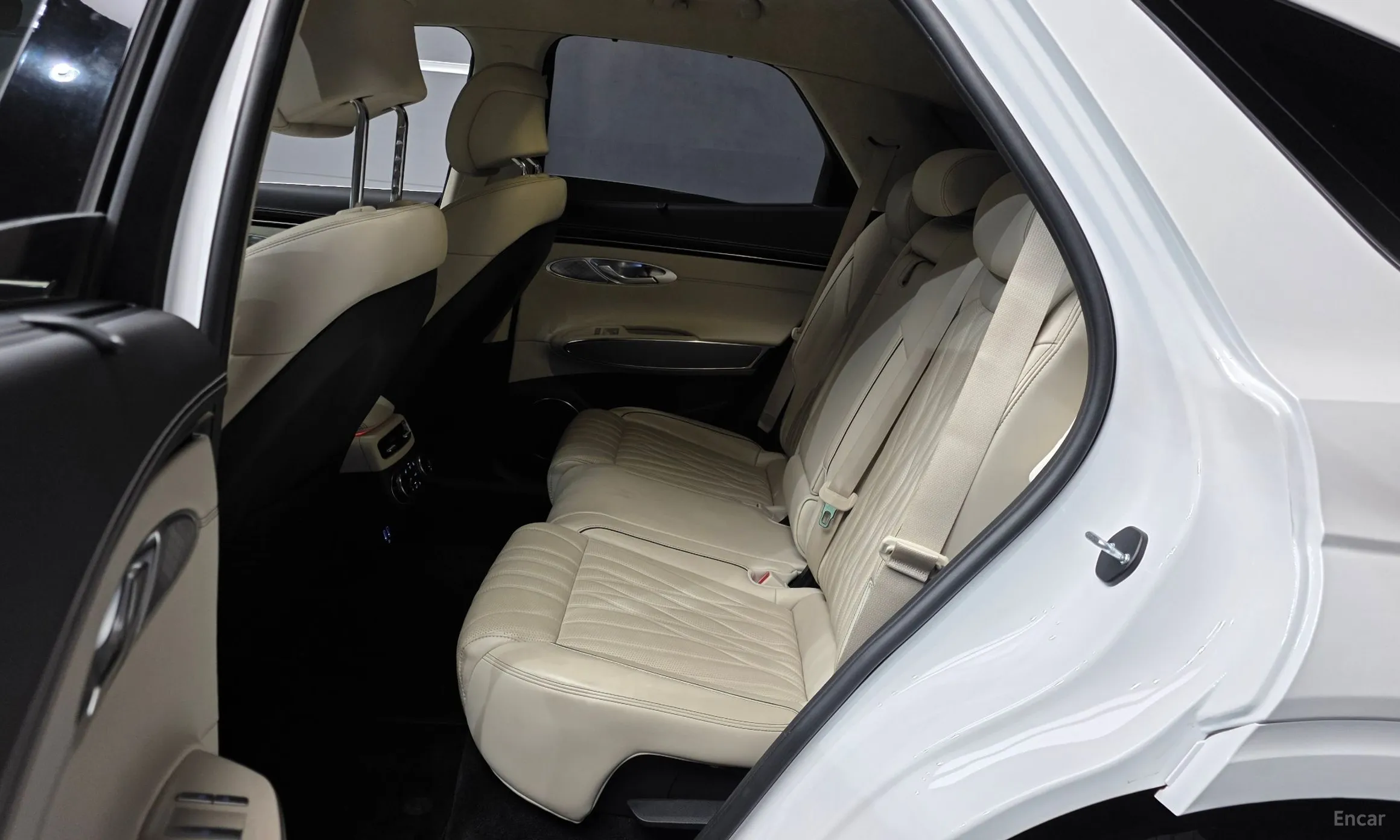 Genesis GV70 превью 12