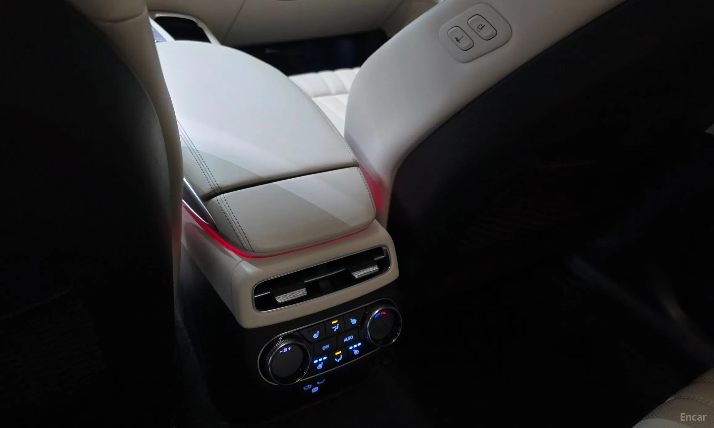 Genesis GV70 превью 18