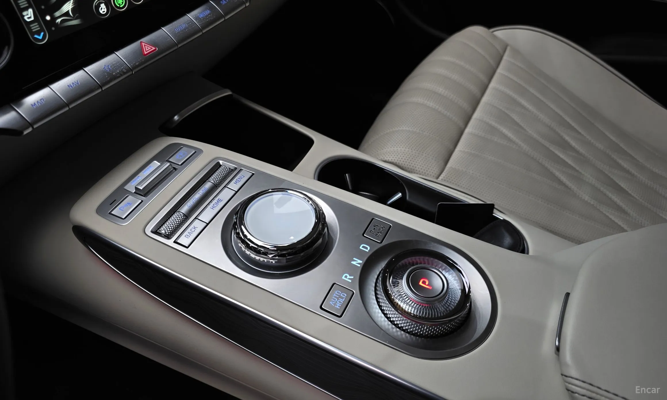 Genesis GV70 превью 9