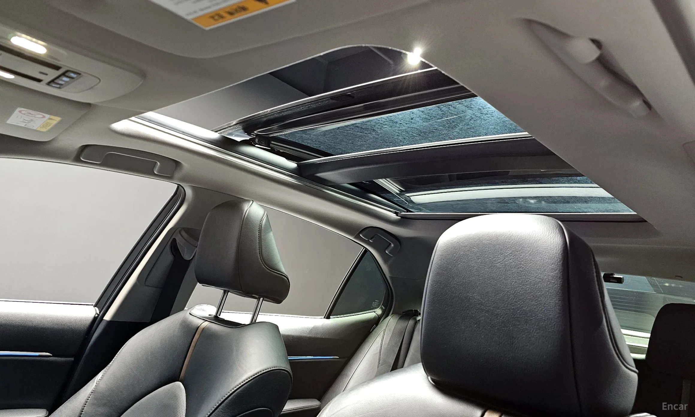 Toyota Camry (XV70) превью 18