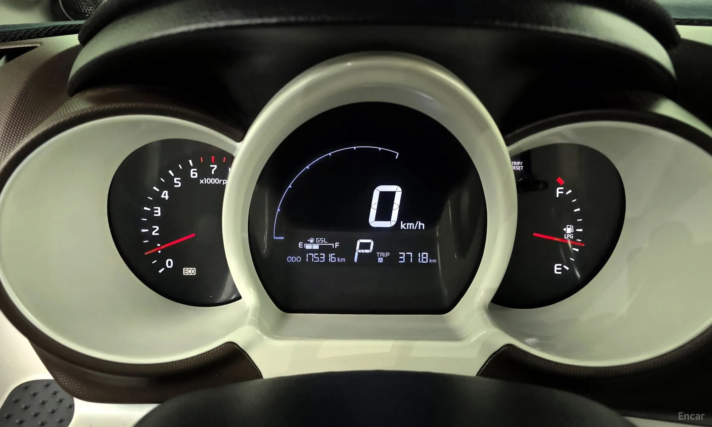 Kia Ray превью 8