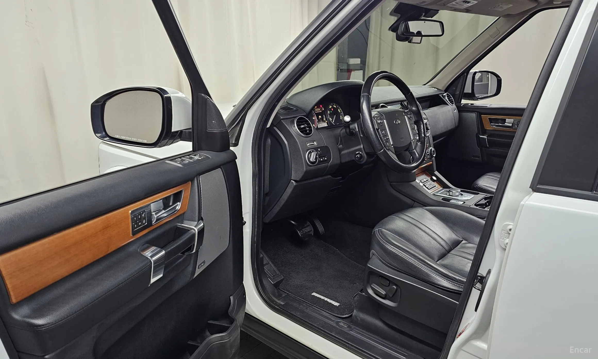 Land Rover Discovery 4 превью 10