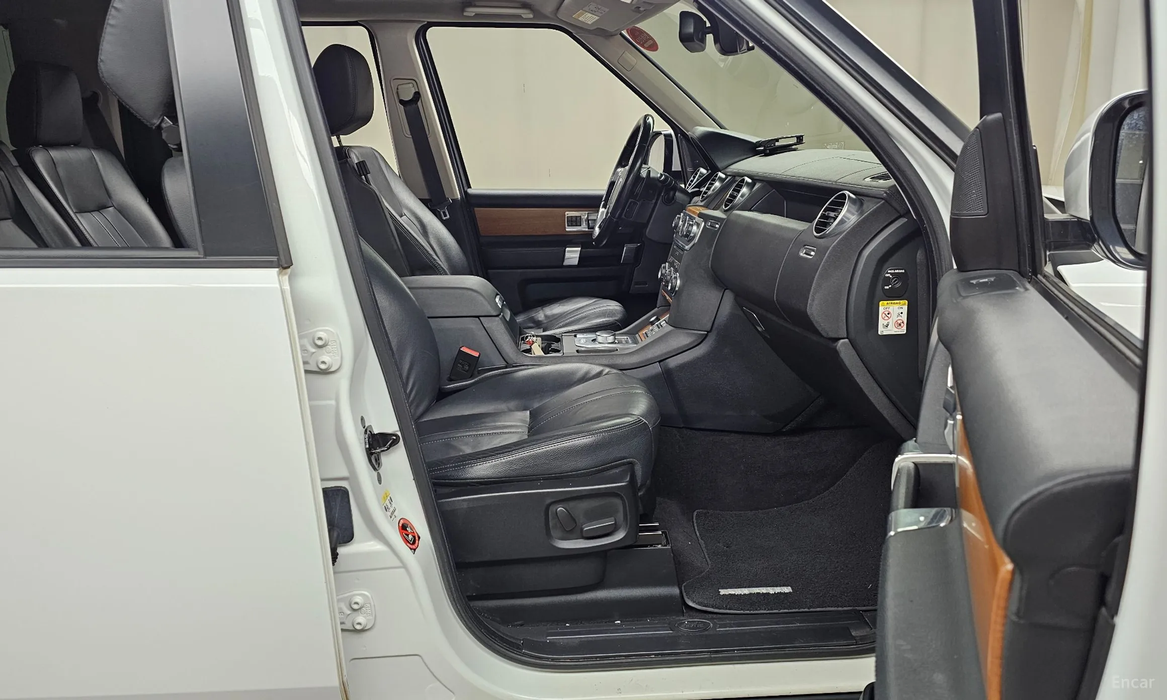 Land Rover Discovery 4 превью 11