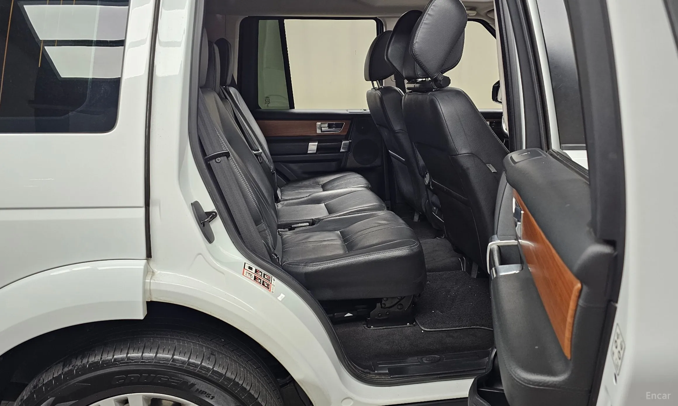 Land Rover Discovery 4 превью 12