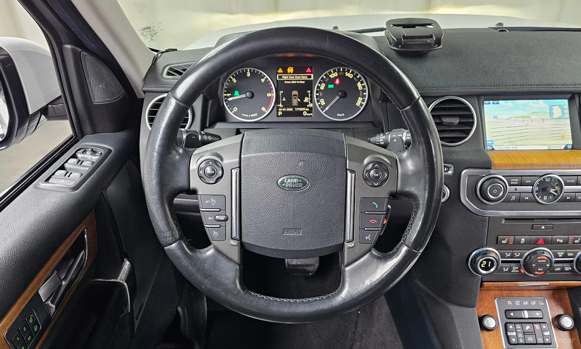 Land Rover Discovery 4 превью 13