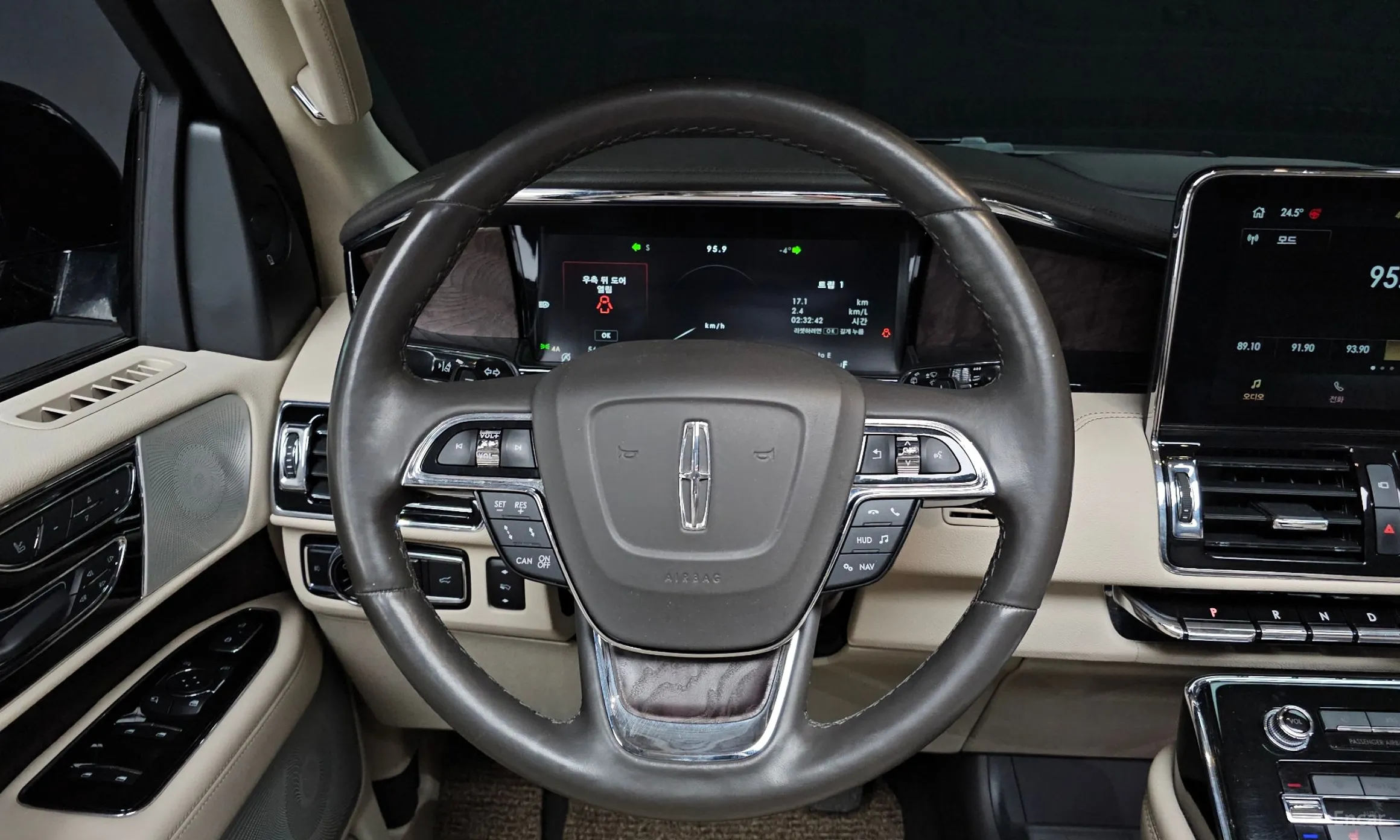 Lincoln Navigator 4th generation превью 13