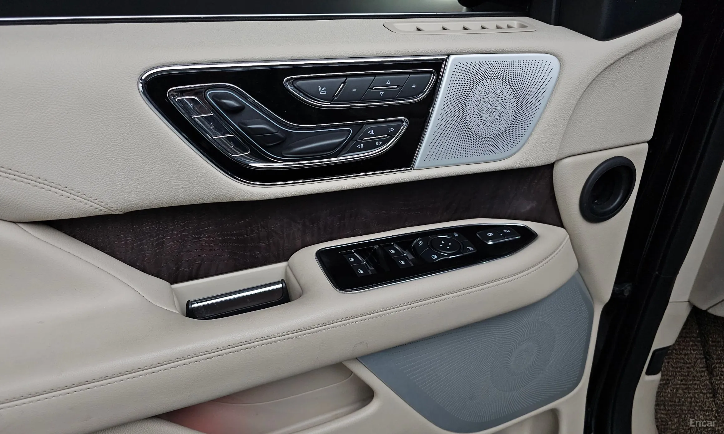 Lincoln Navigator 4th generation превью 17