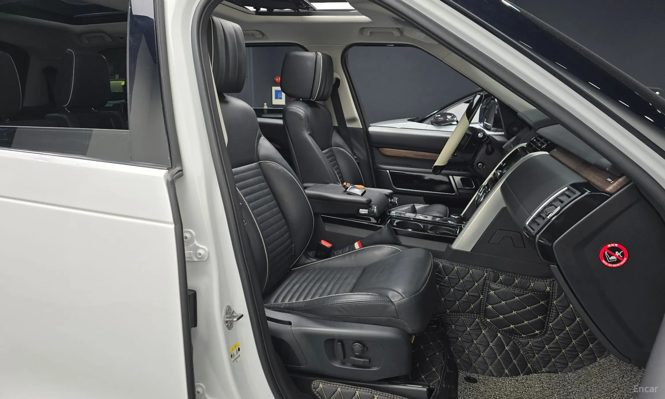 Land Rover Discovery 5 превью 10