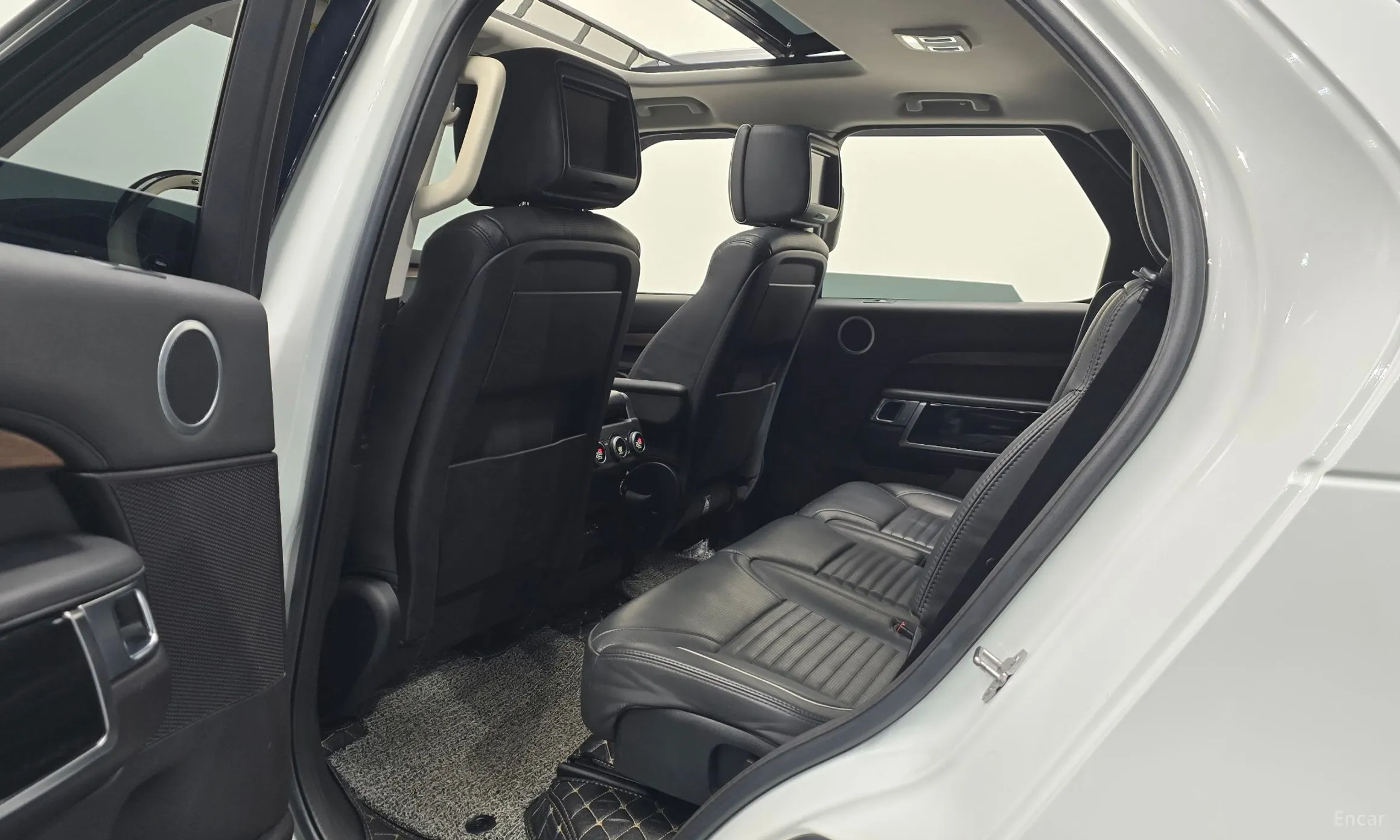 Land Rover Discovery 5 превью 12