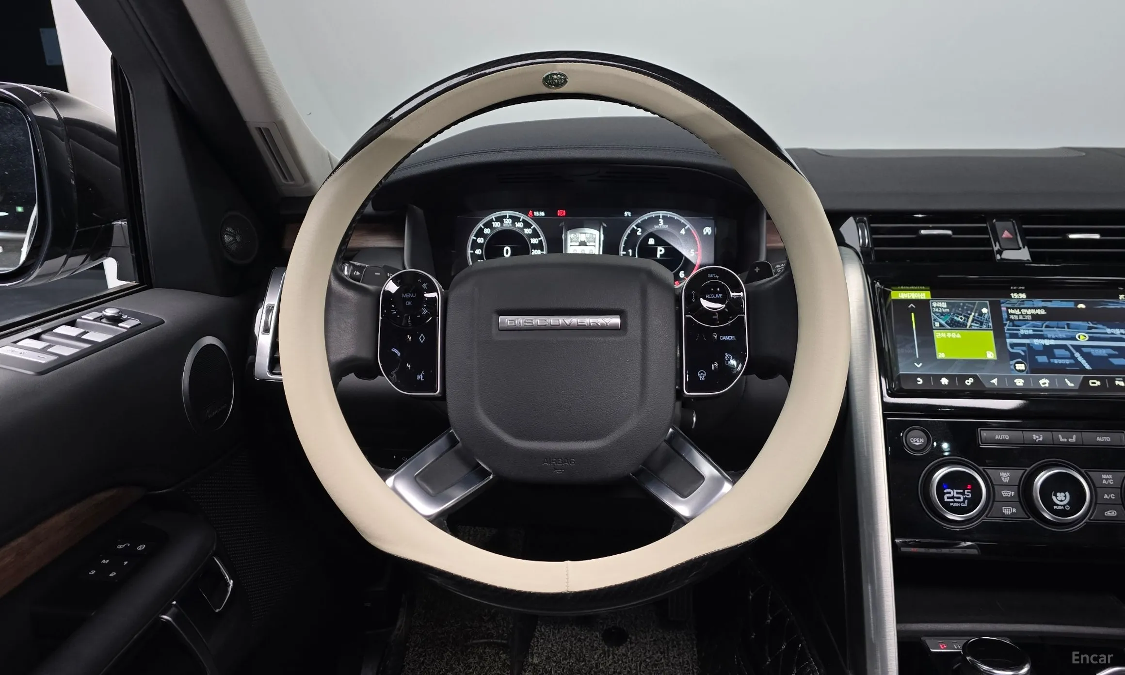 Land Rover Discovery 5 превью 13