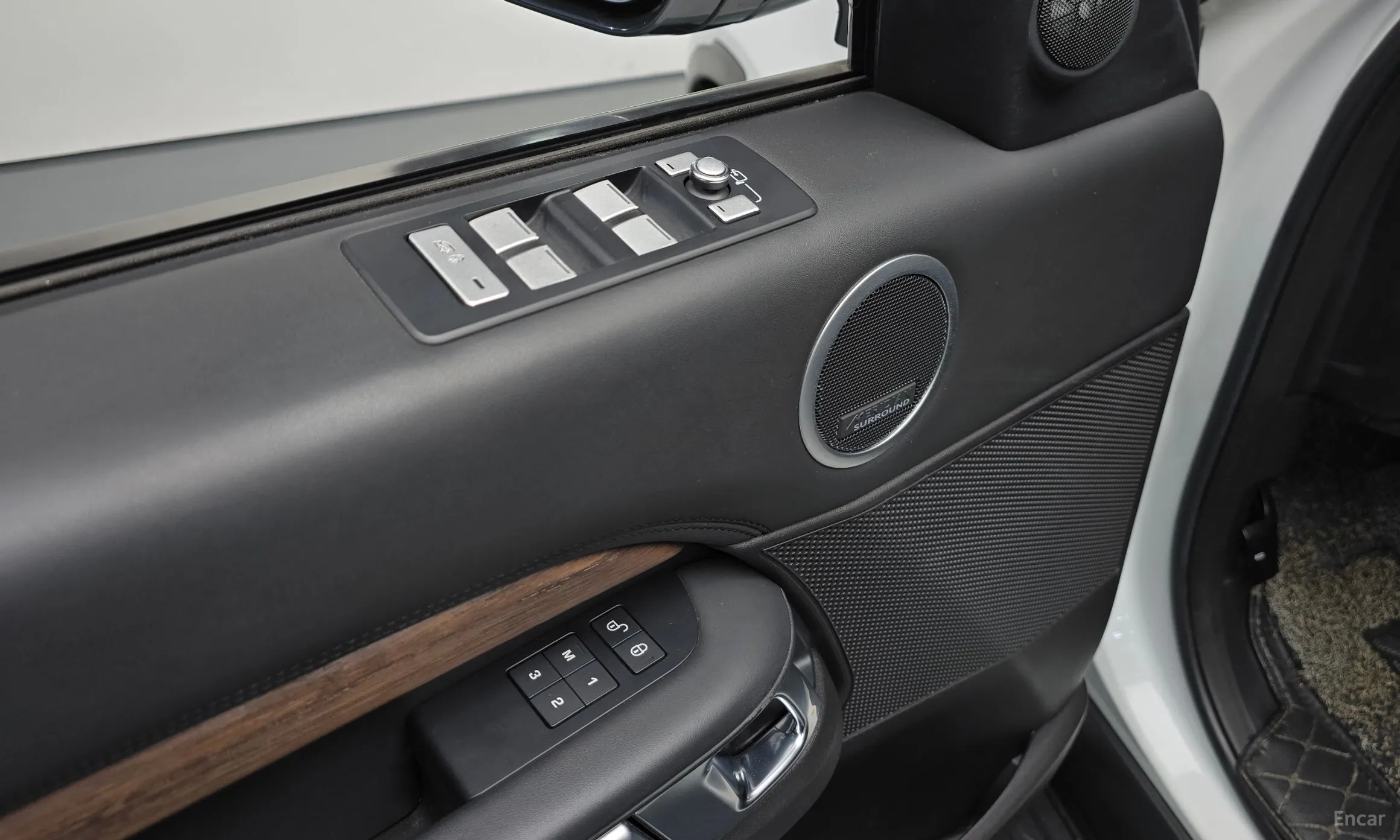 Land Rover Discovery 5 превью 17