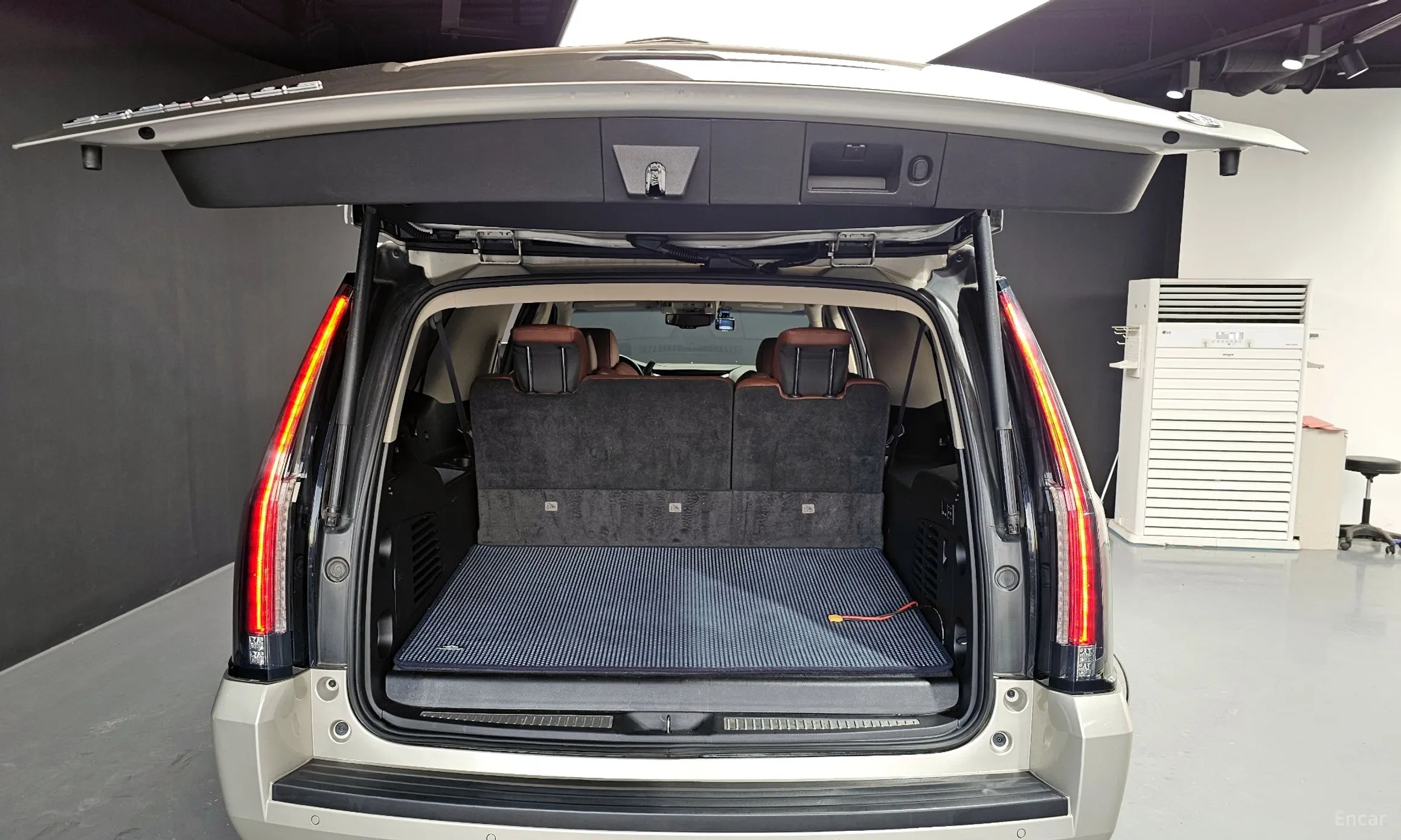 Cadillac Escalade превью 20