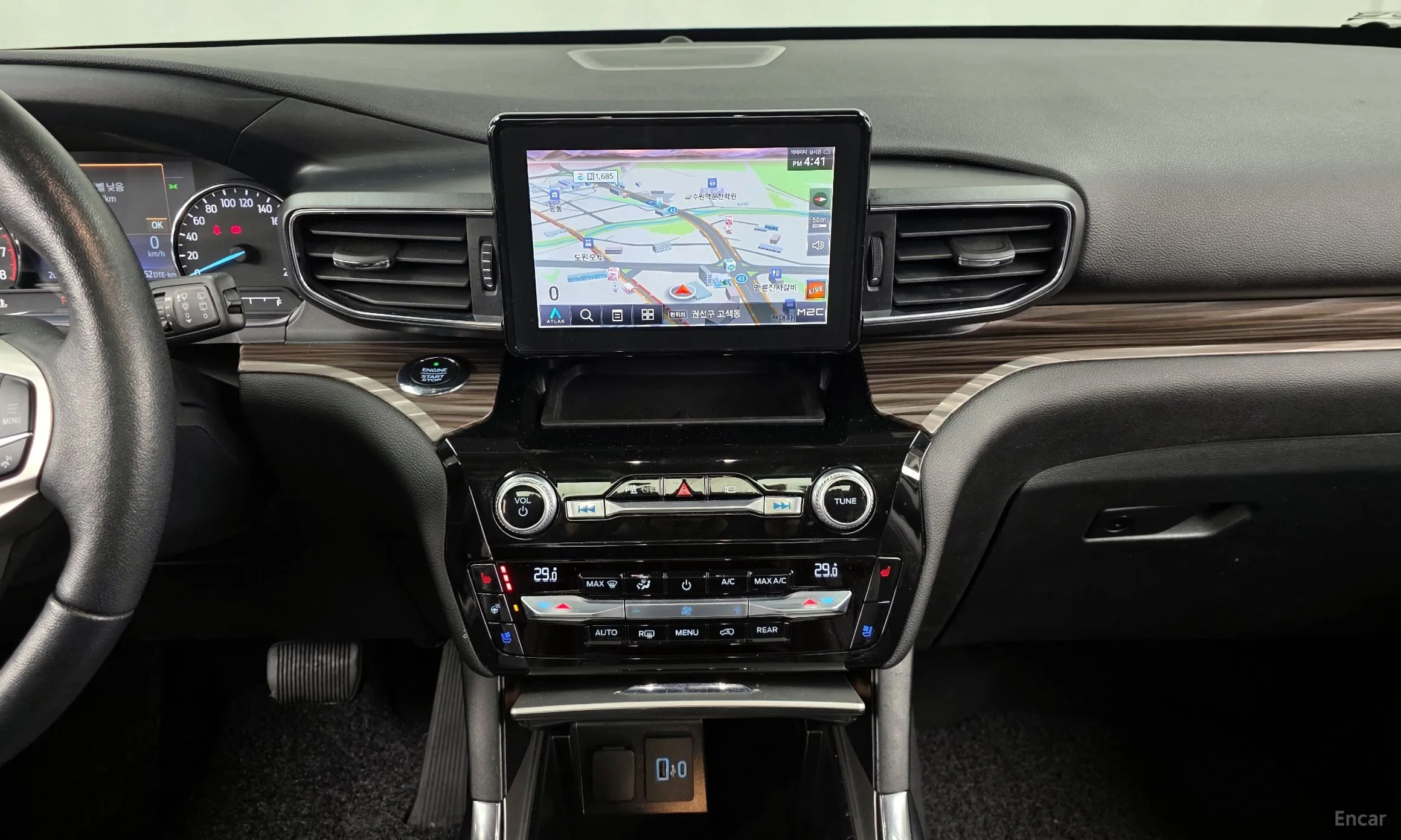 Ford Explorer 6th Generation превью 14