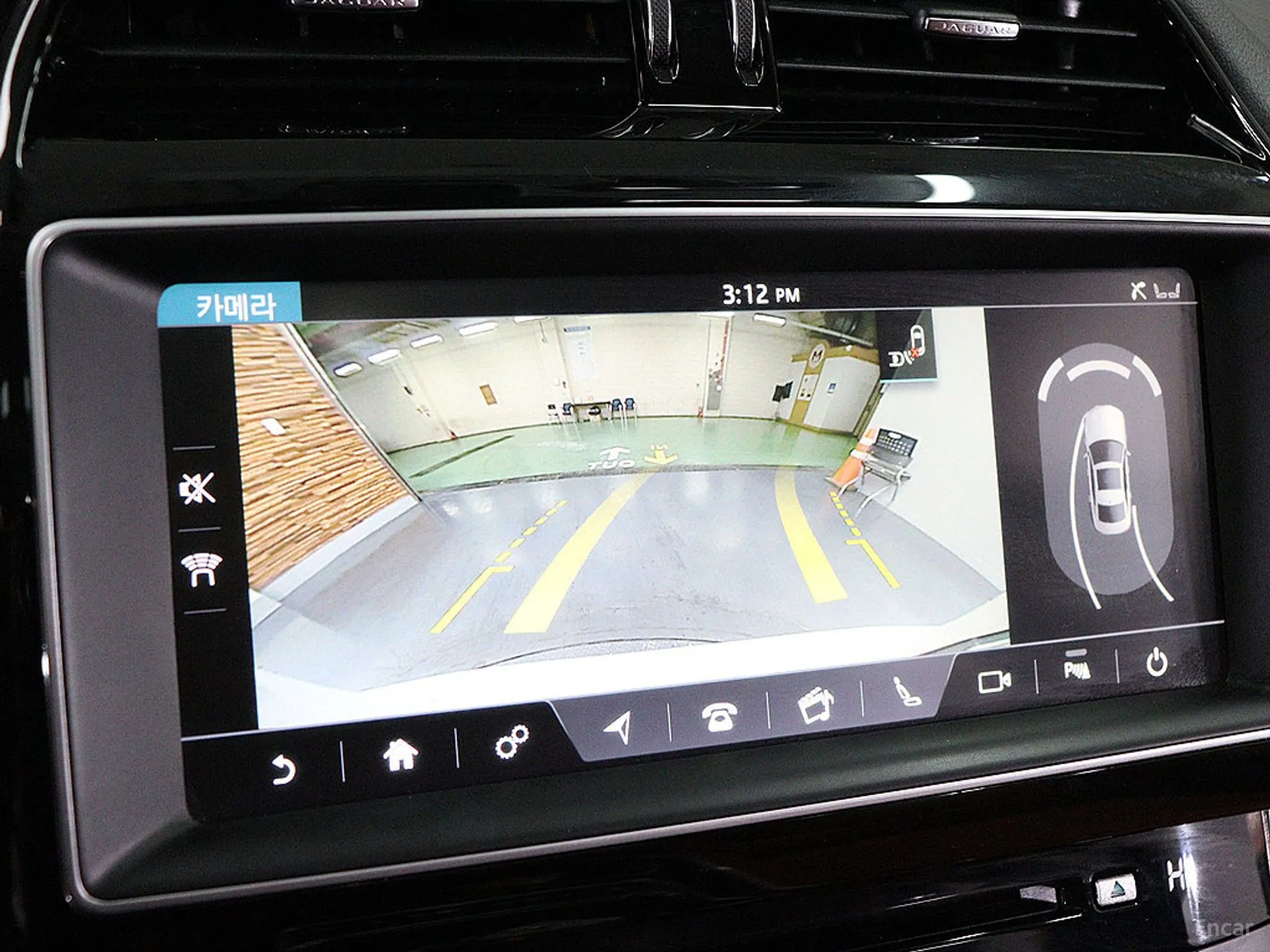 Jaguar XE превью 11
