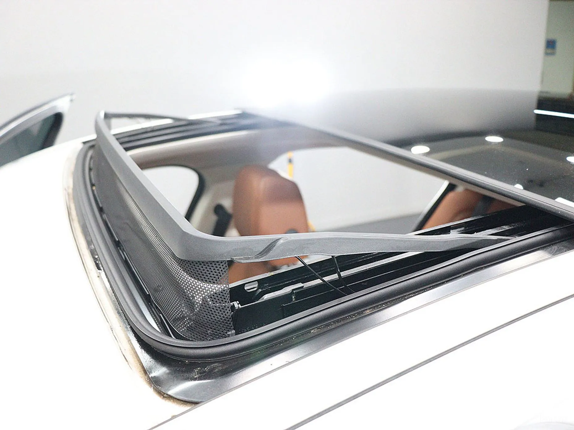 Jaguar XE превью 12