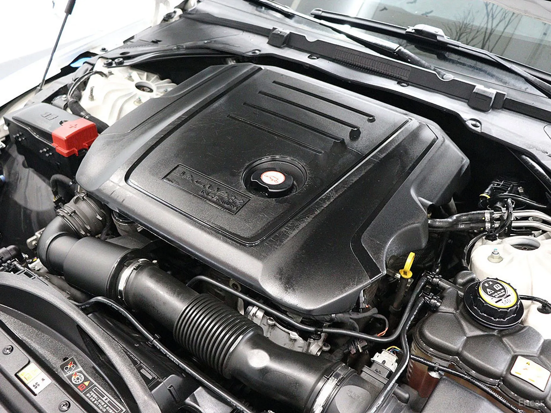 Jaguar XE превью 19