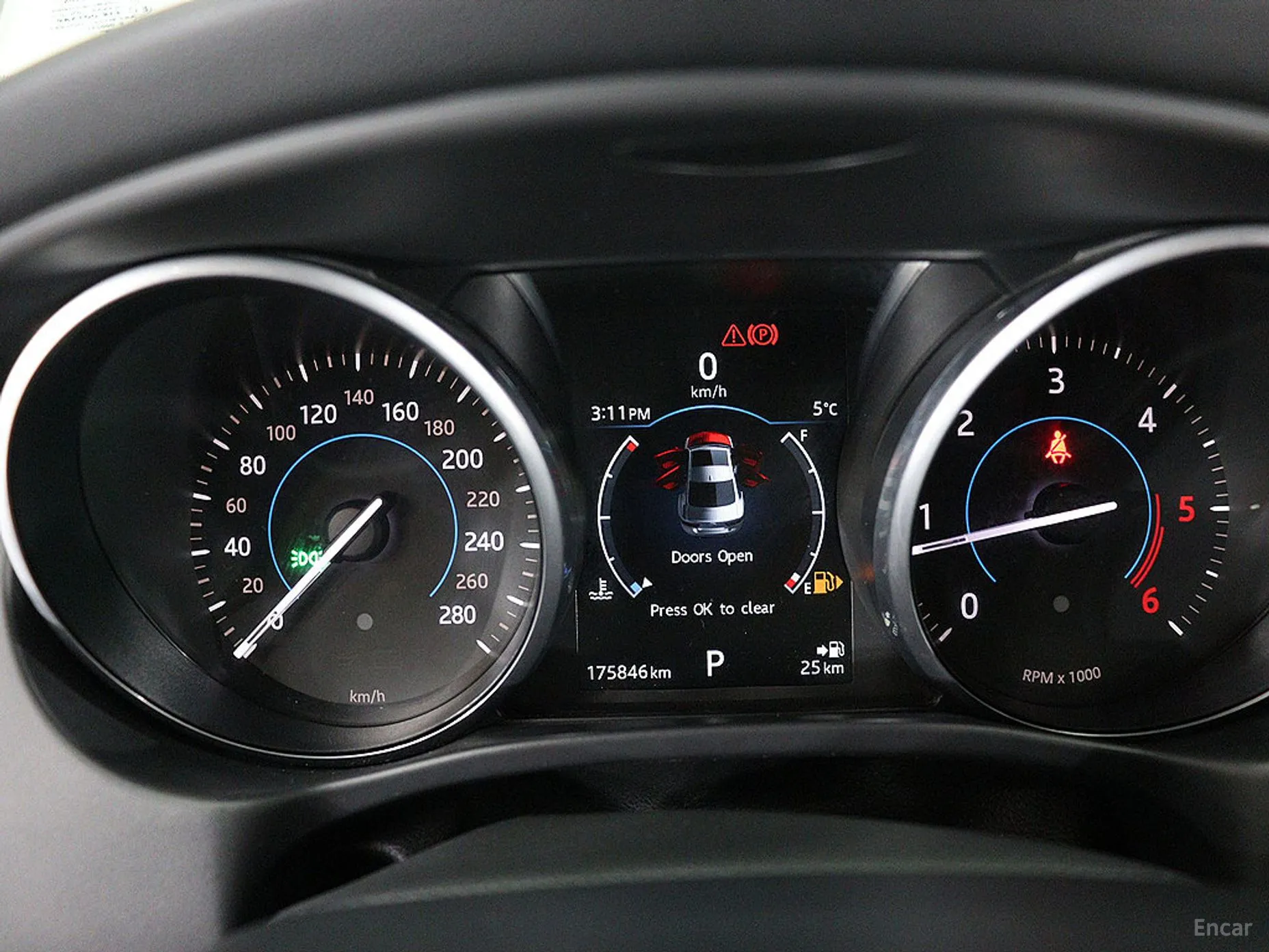 Jaguar XE превью 7