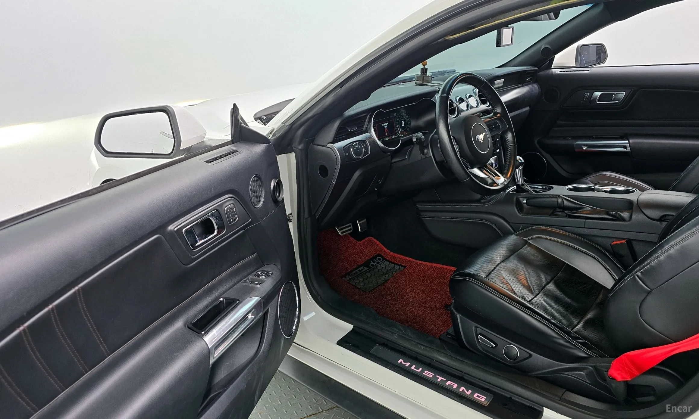 Ford Mustang превью 10
