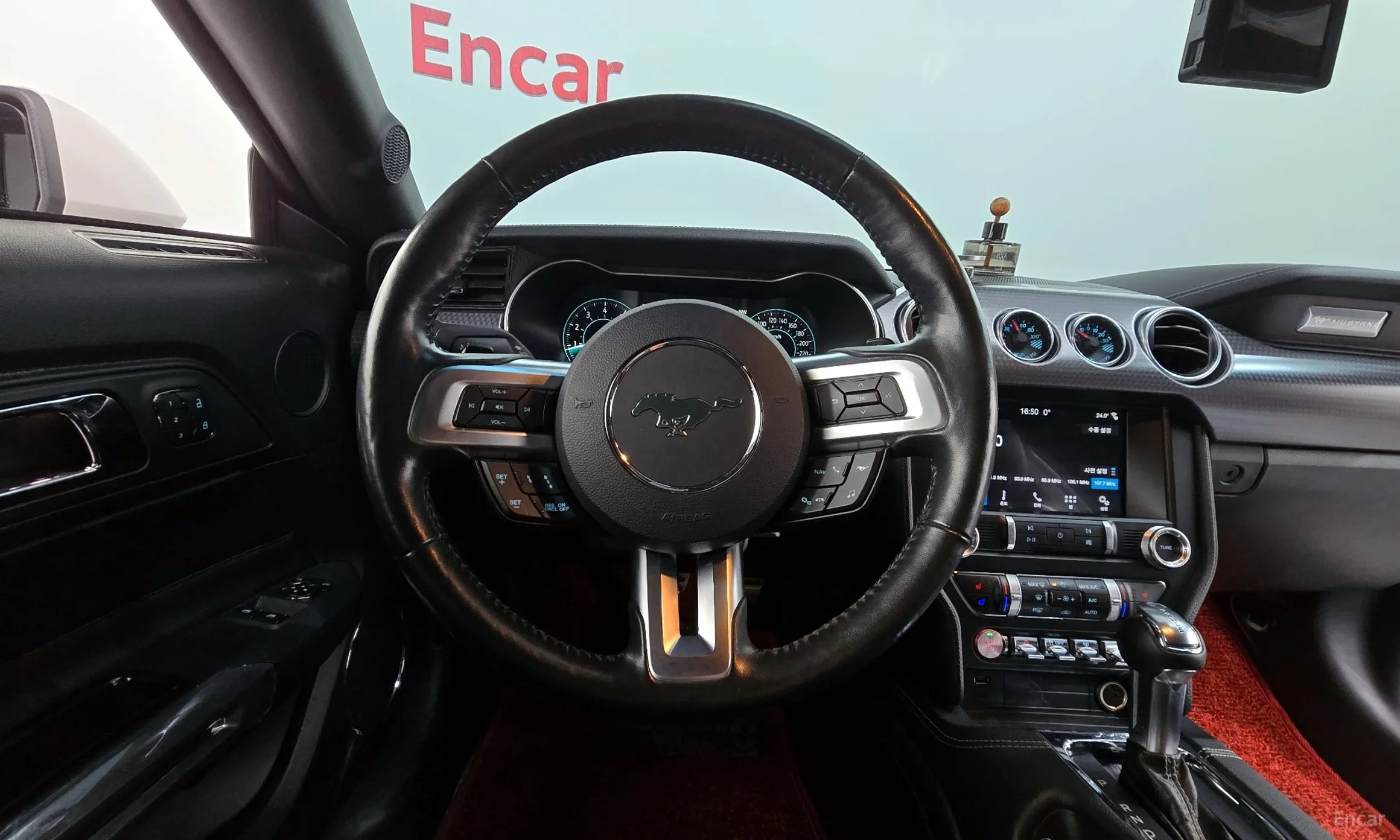 Ford Mustang превью 13