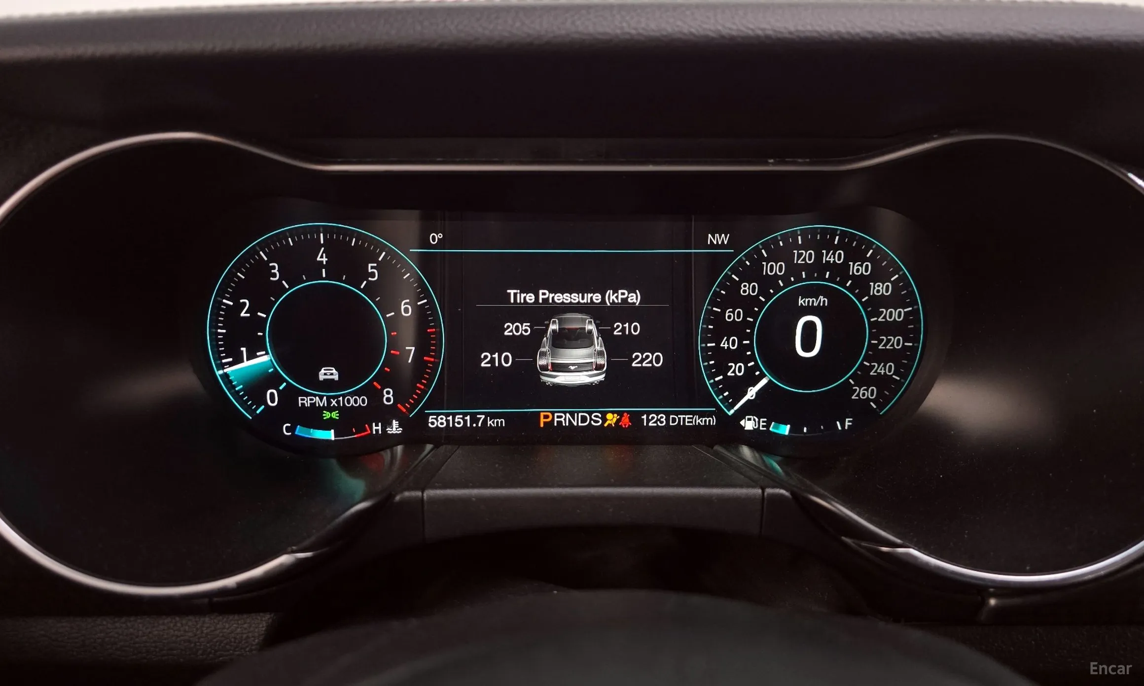 Ford Mustang превью 8