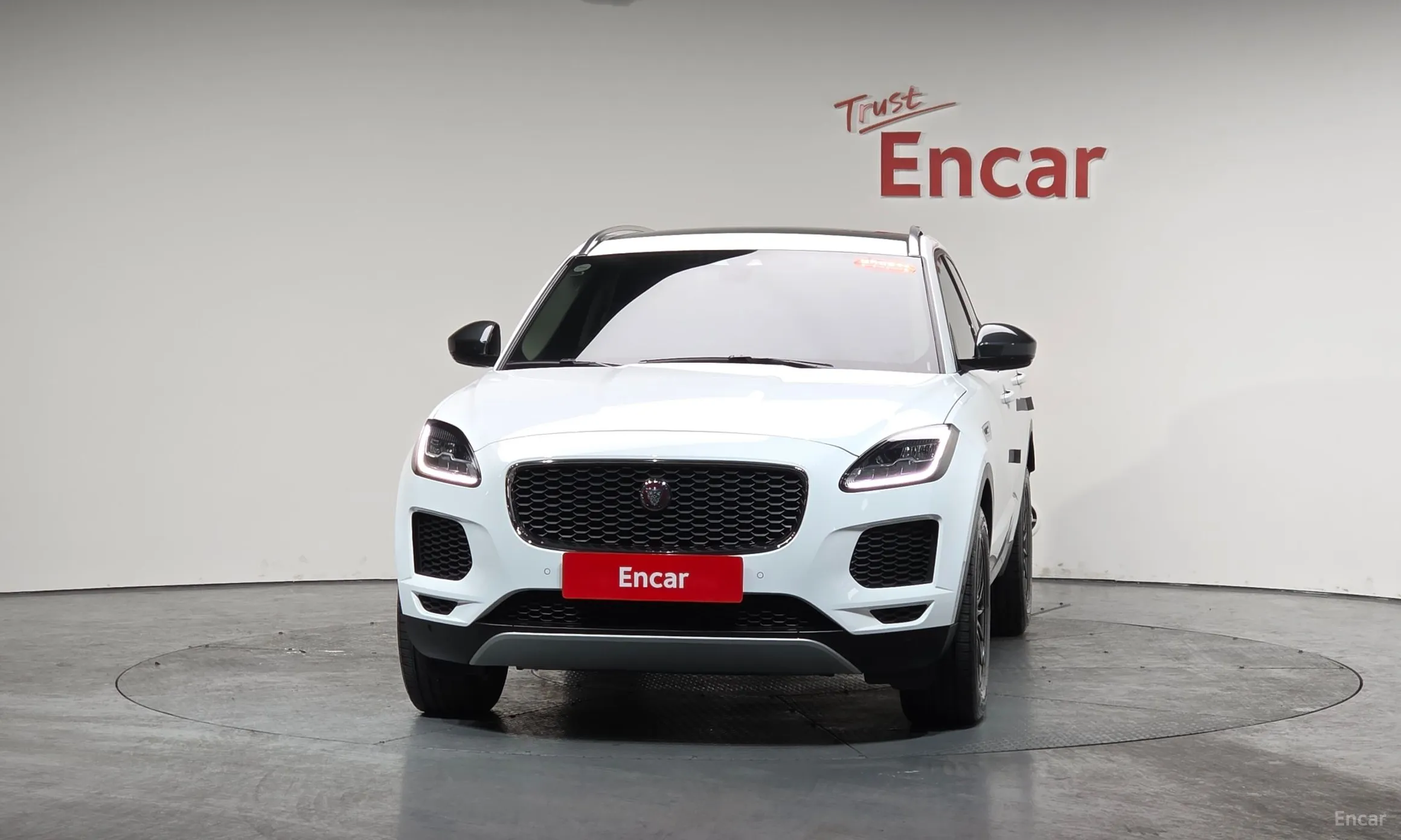 Jaguar E-PACE превью 3