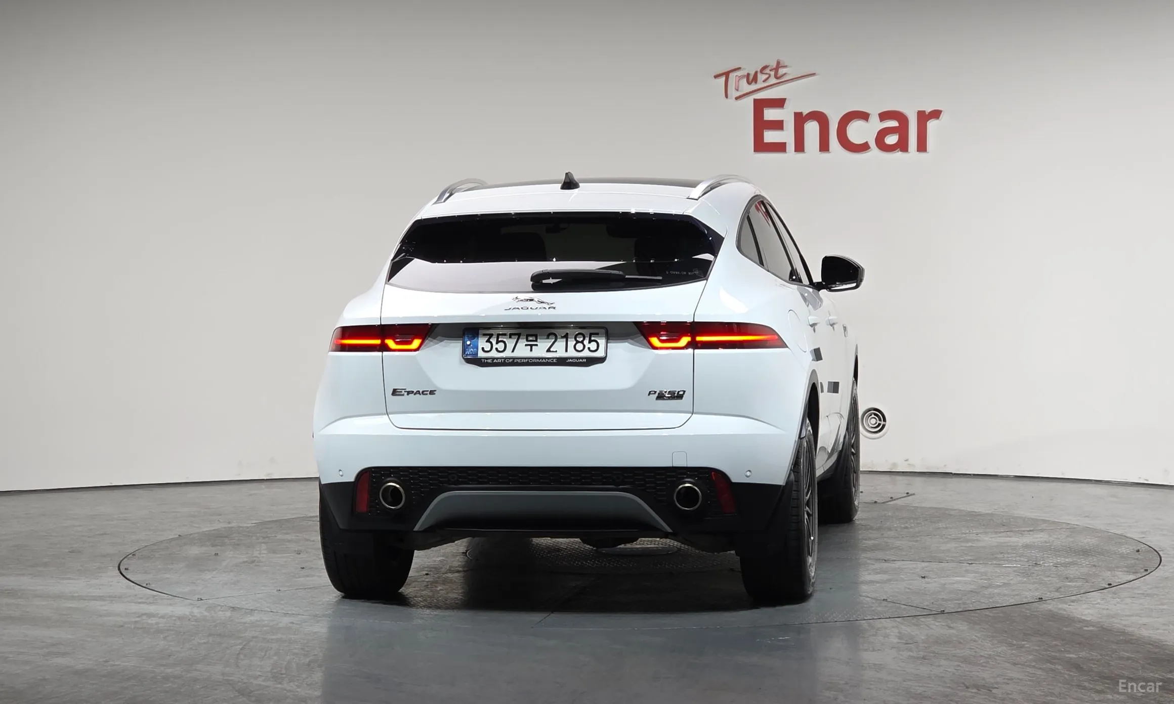Jaguar E-PACE превью 4