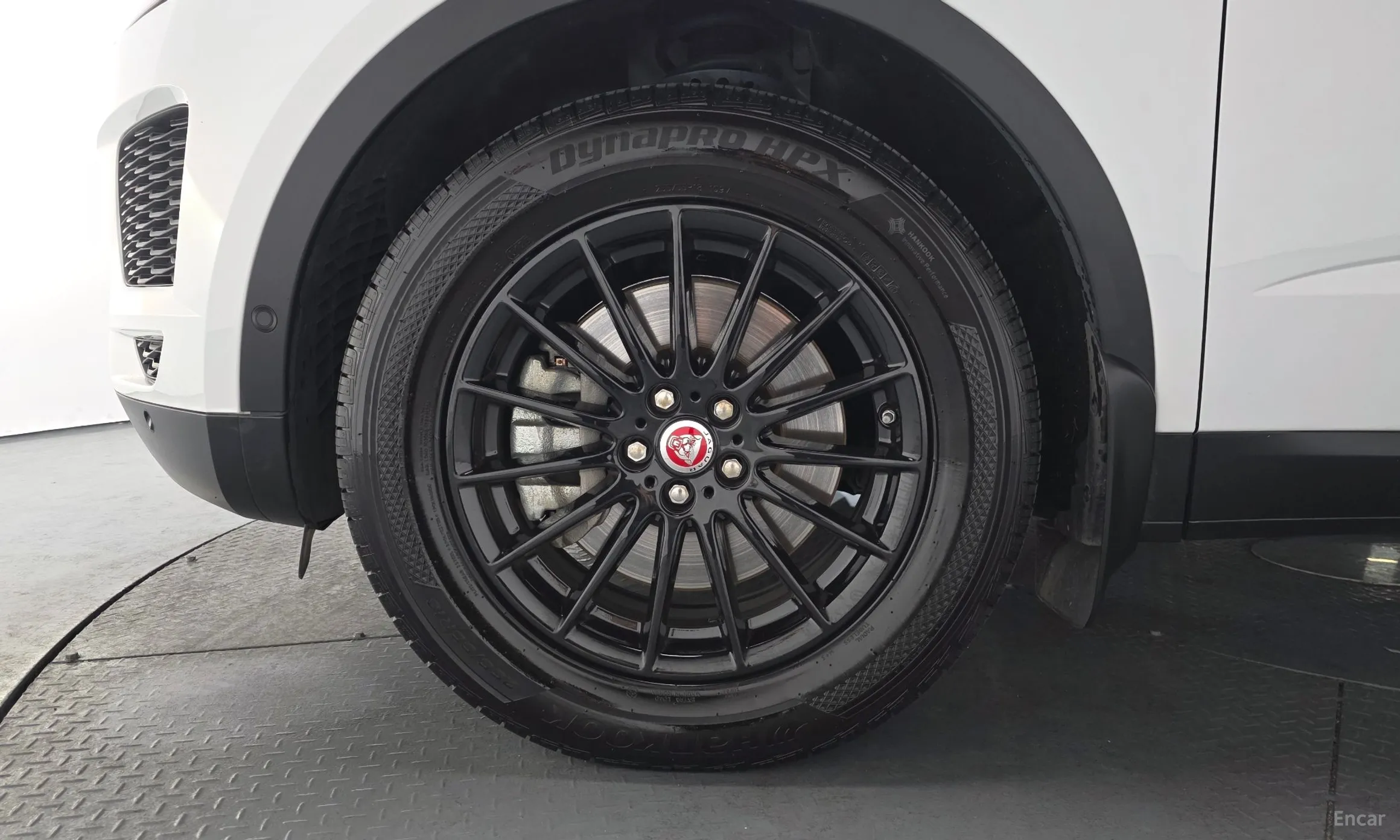 Jaguar E-PACE превью 5