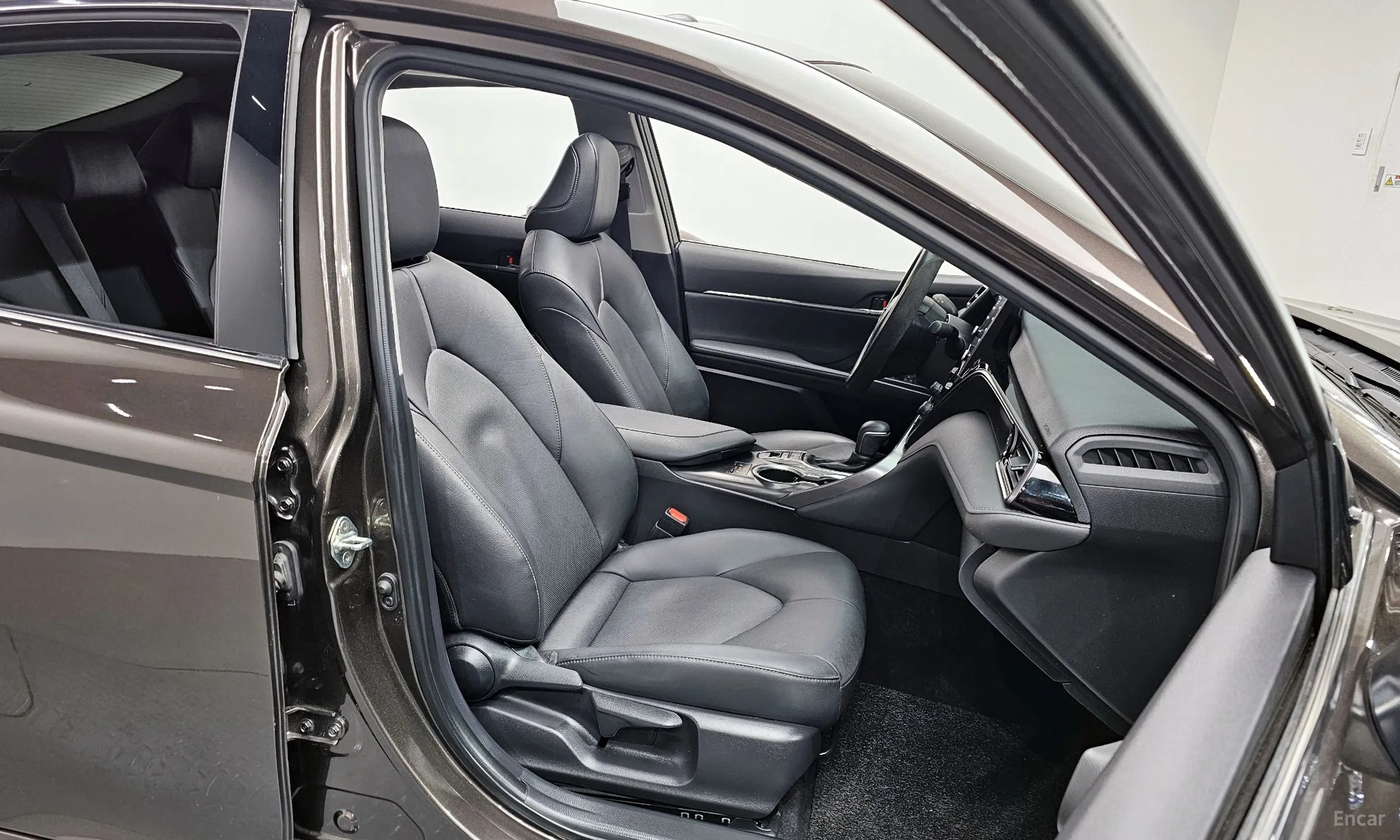 Toyota Camry (XV70) превью 12