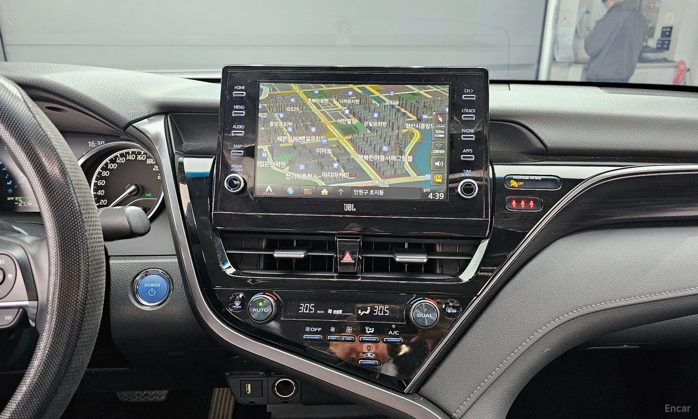 Toyota Camry (XV70) превью 19