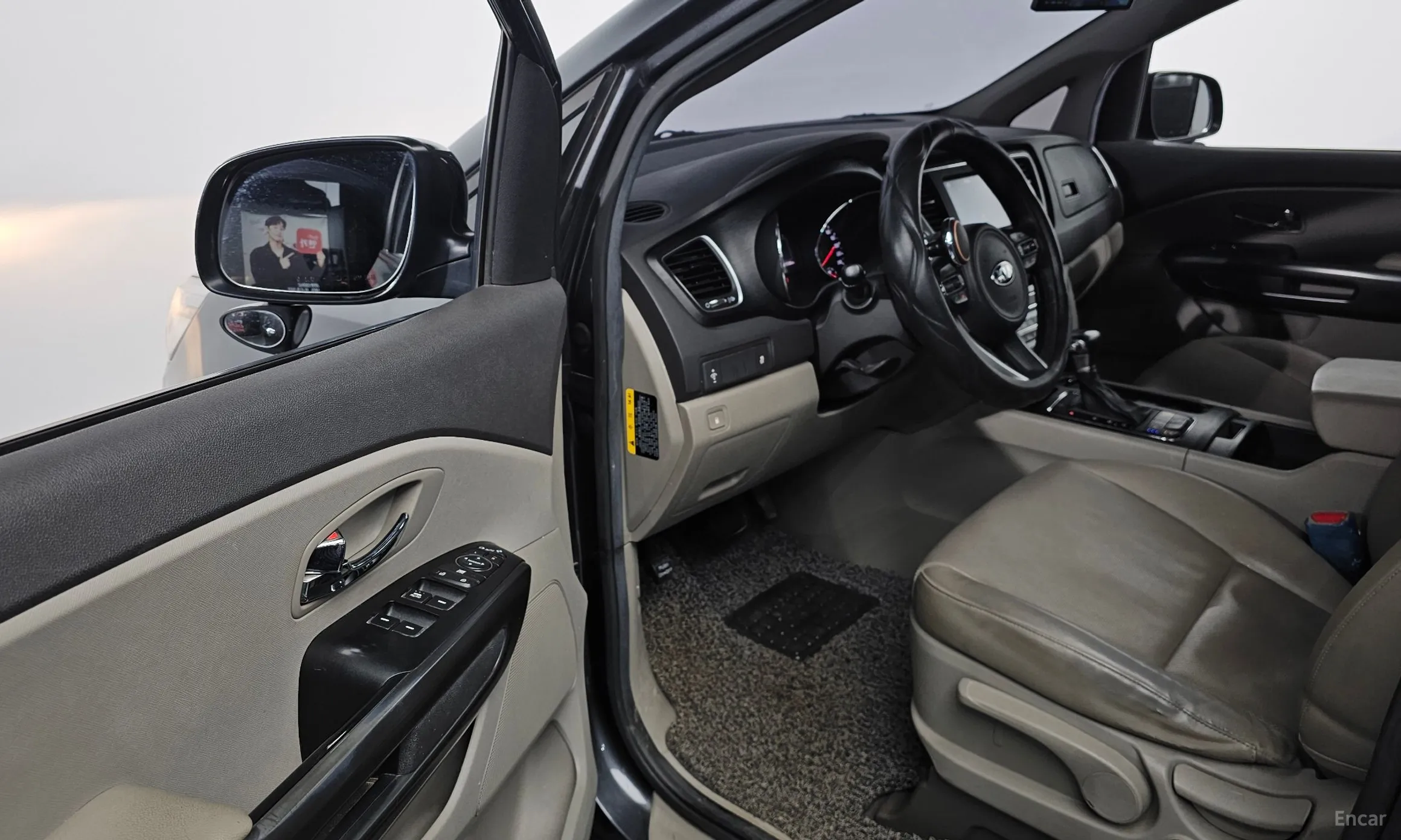 Kia Carnival превью 11