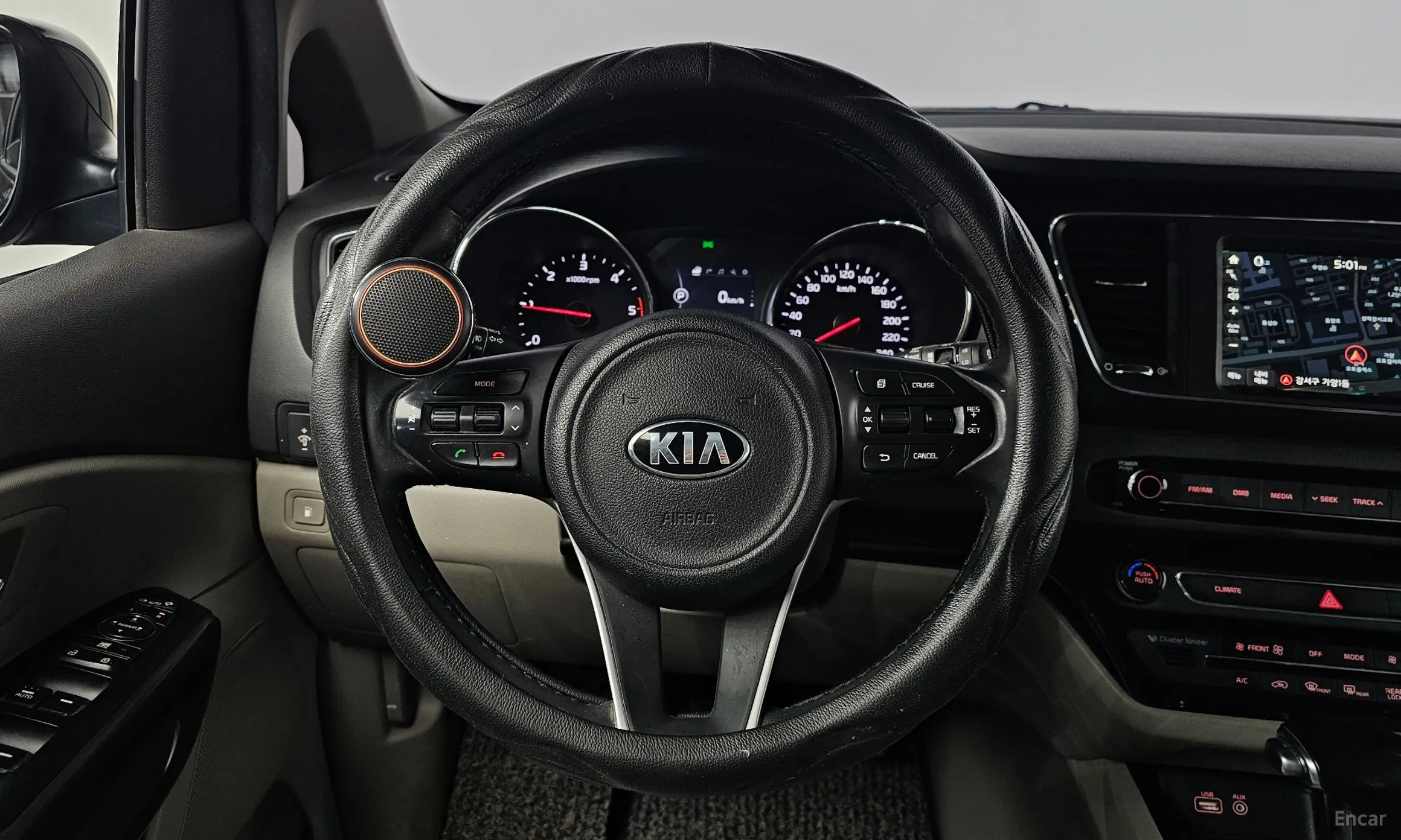 Kia Carnival превью 13