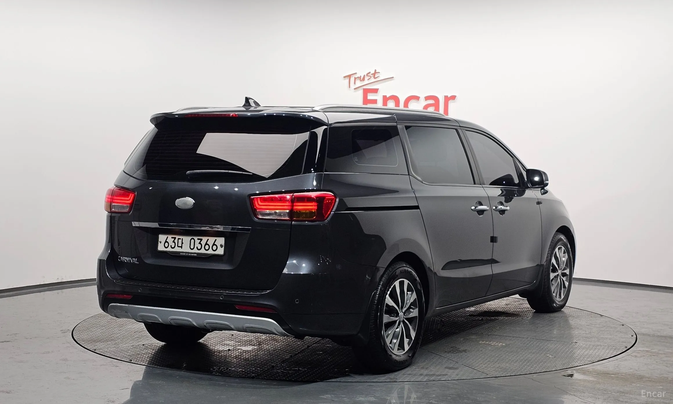 Kia Carnival превью 2