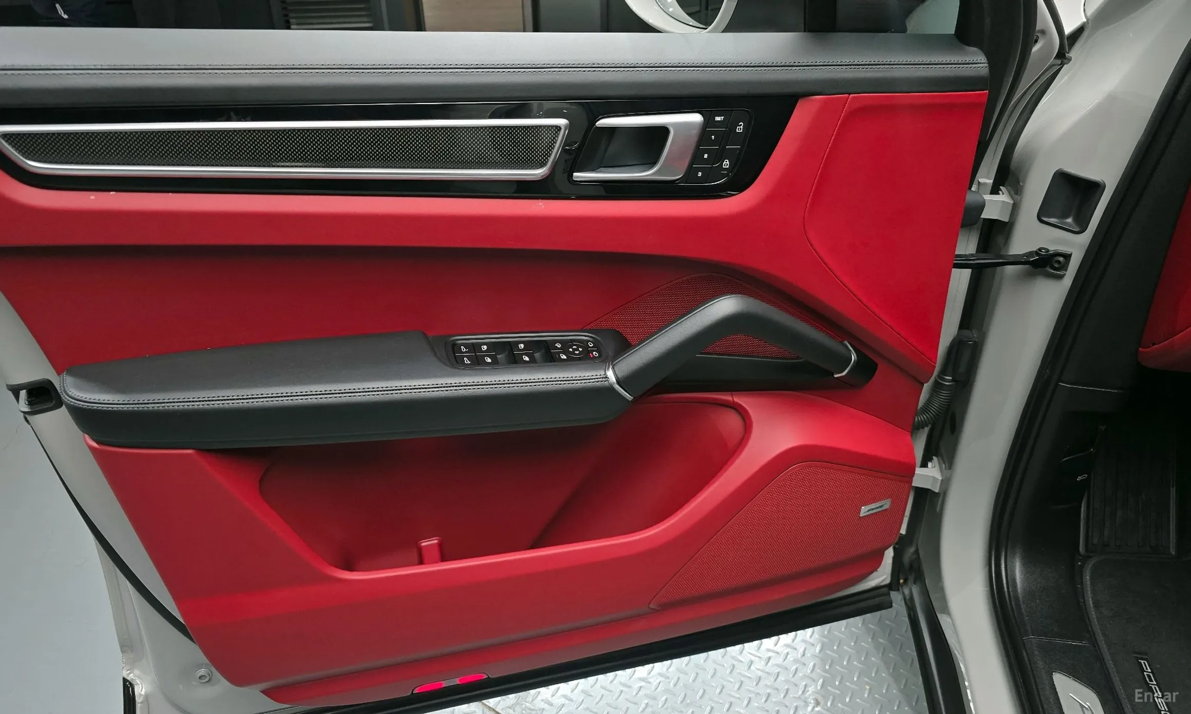 Porsche Cayenne (PO536) превью 16