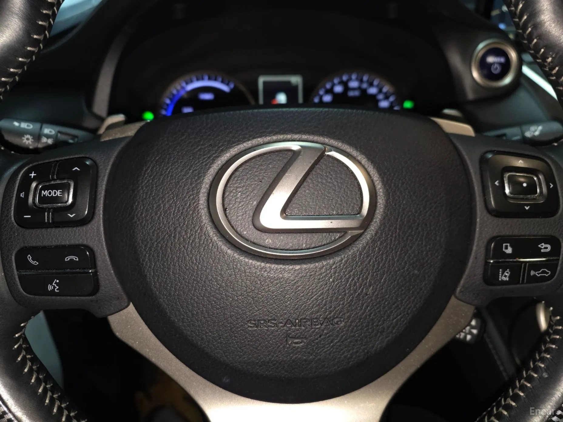 Lexus NX300h превью 11