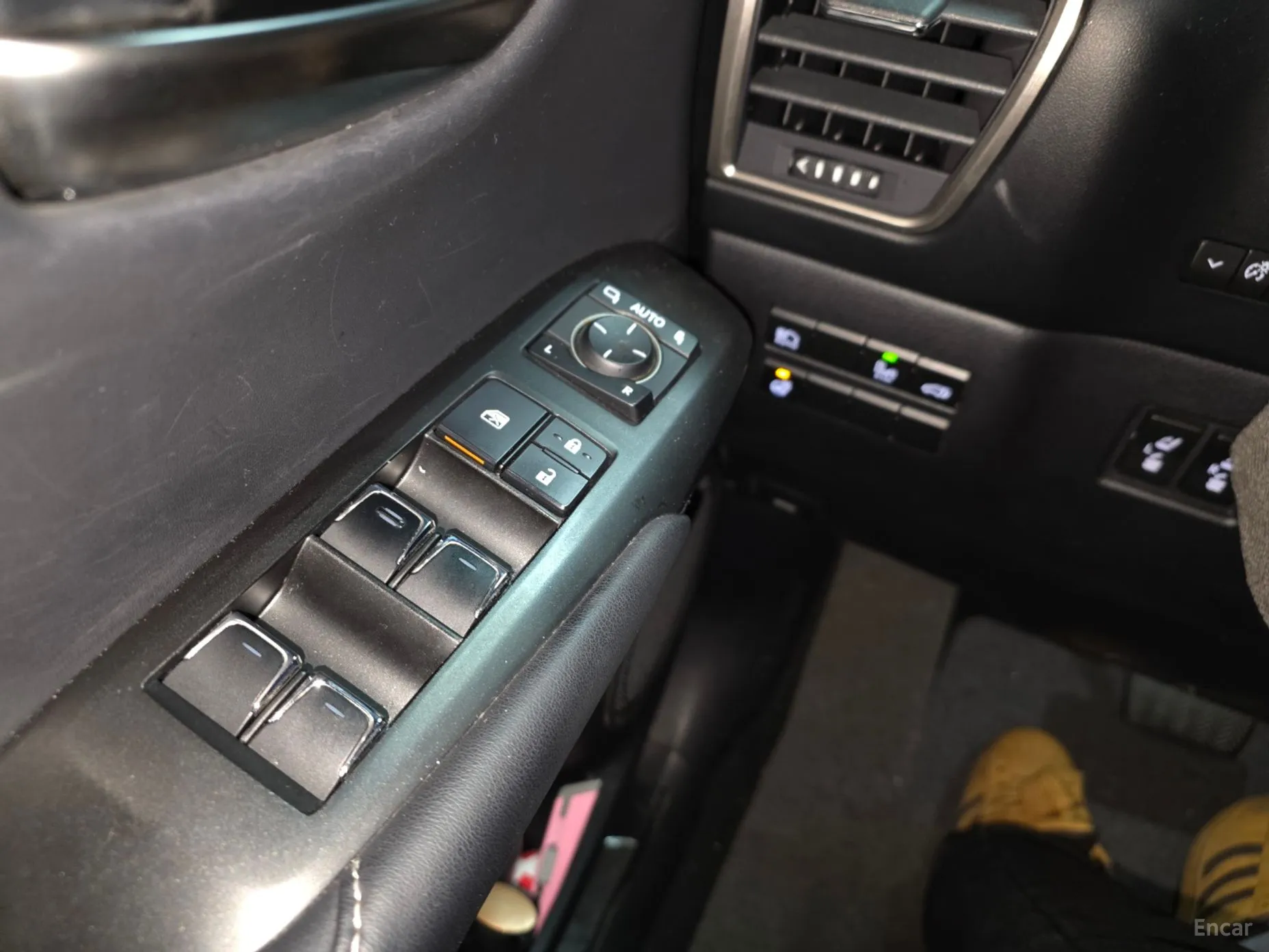 Lexus NX300h превью 14