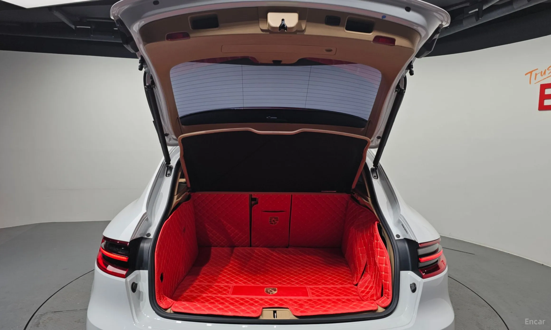 Porsche Macan превью 20