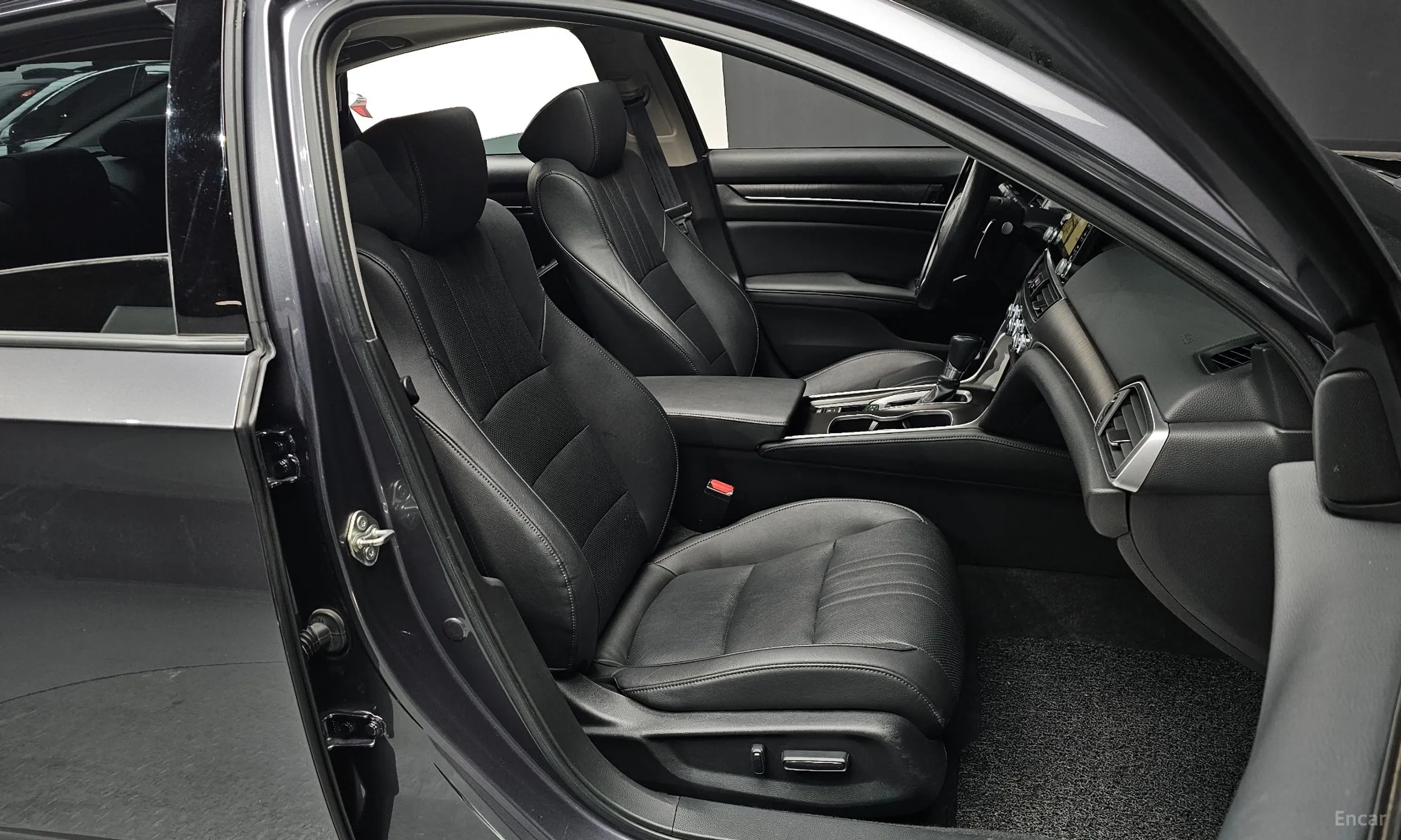 Honda Accord 10th Generation превью 10
