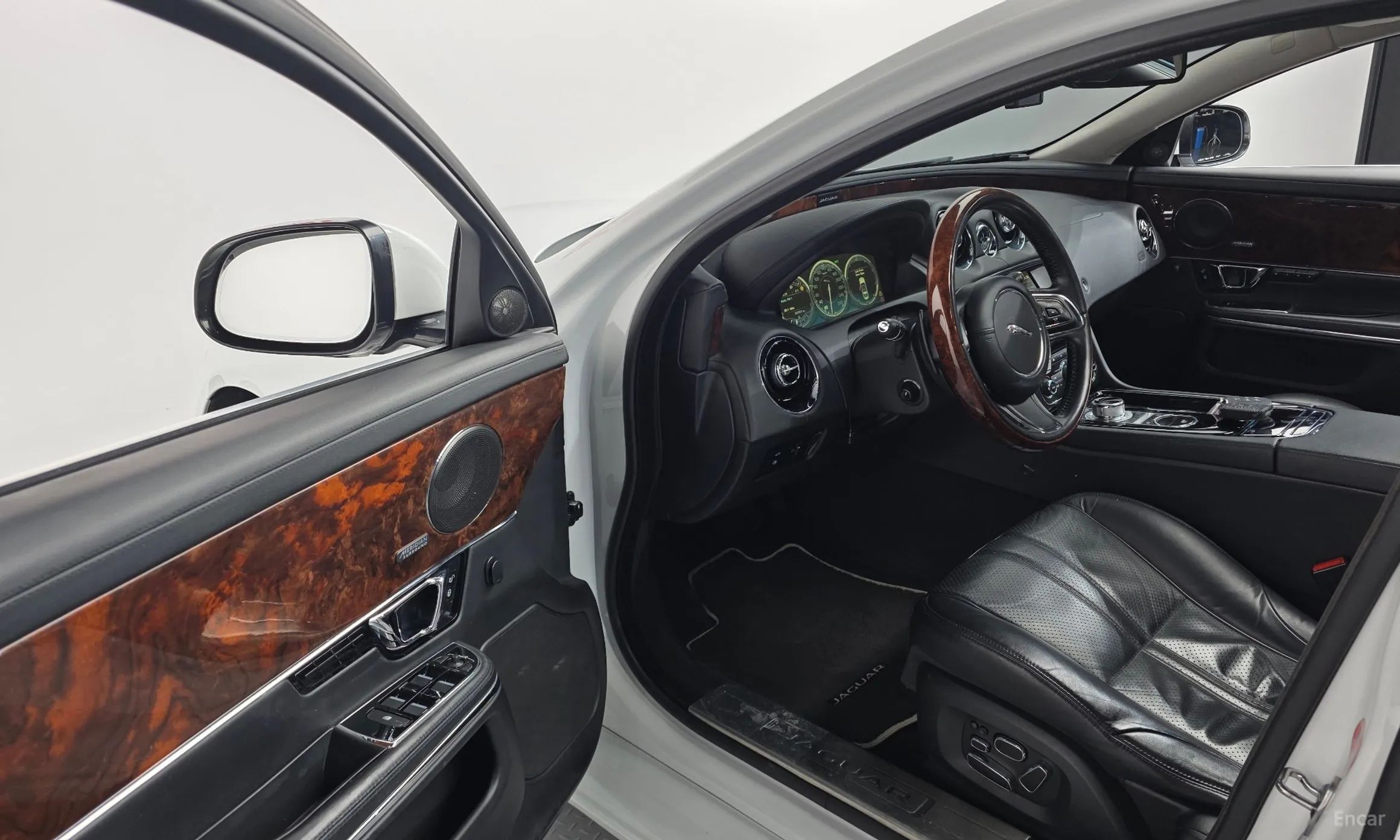 Jaguar All New XJ превью 12