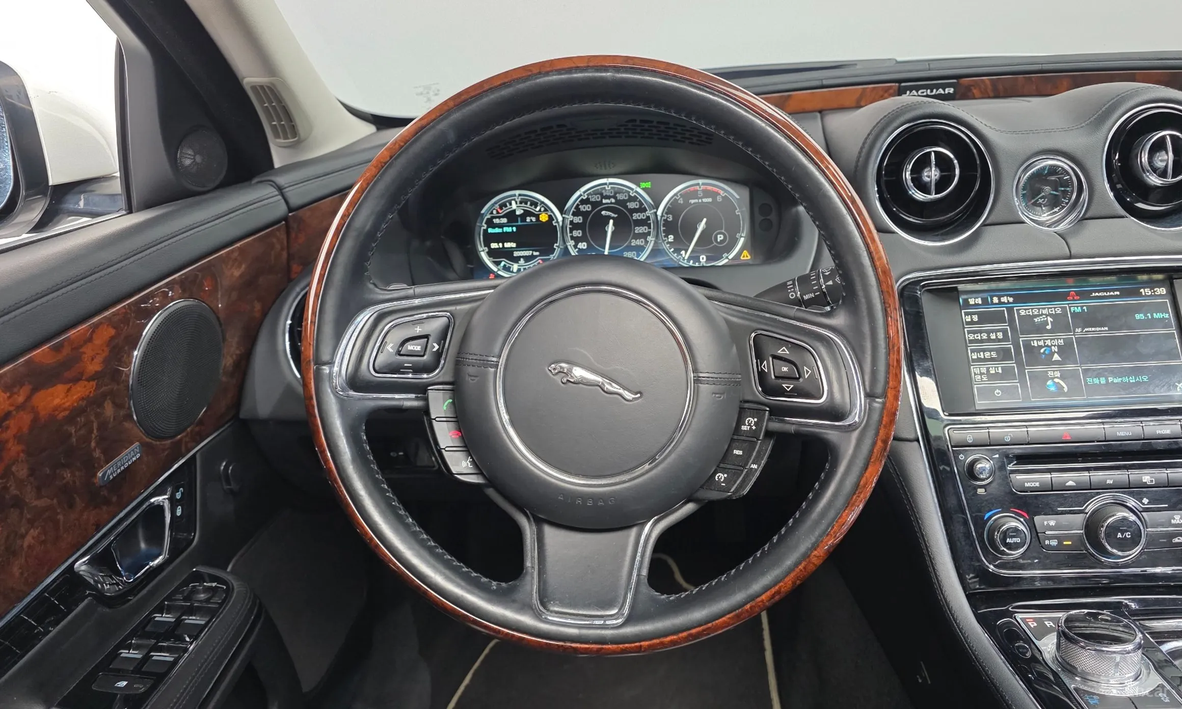 Jaguar All New XJ превью 13