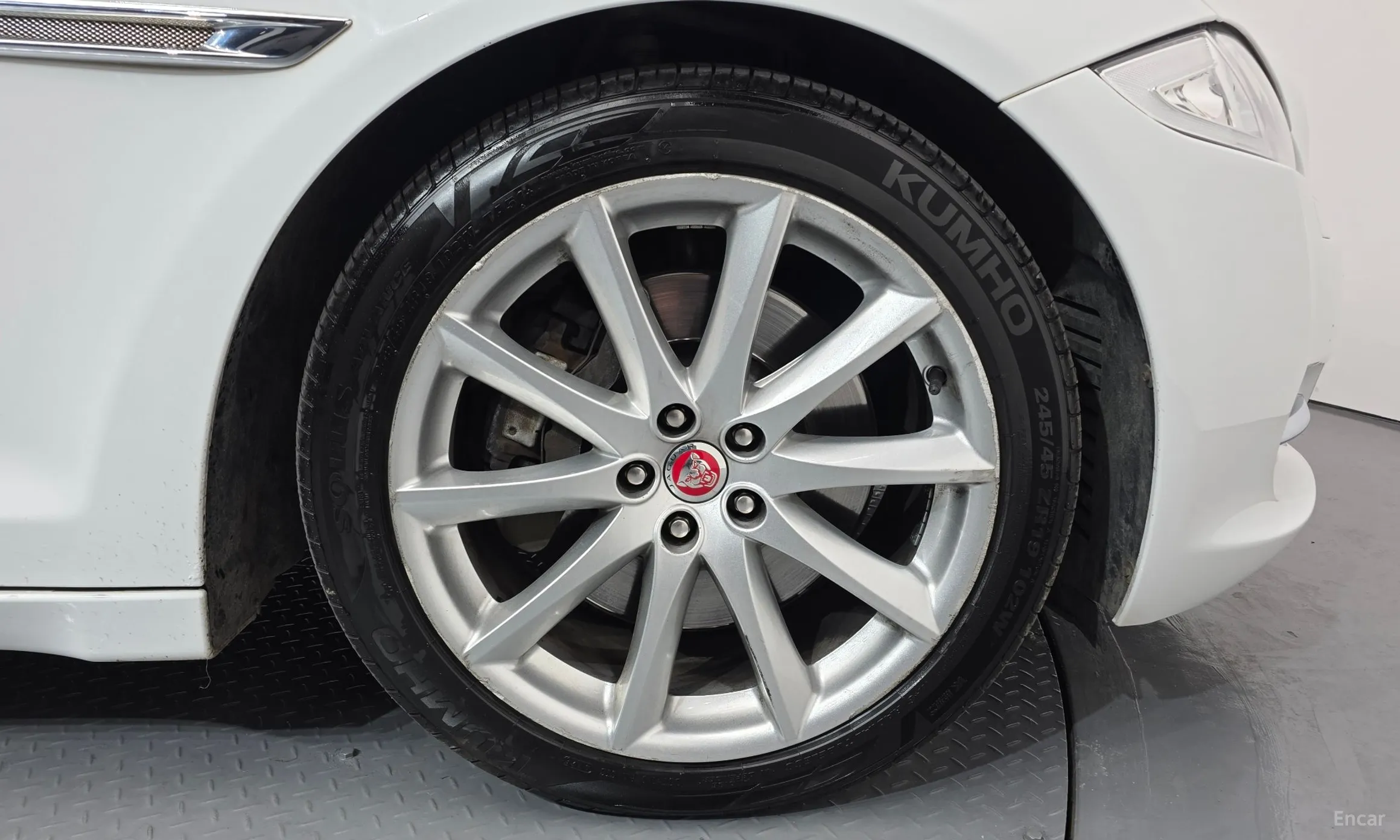 Jaguar All New XJ превью 5