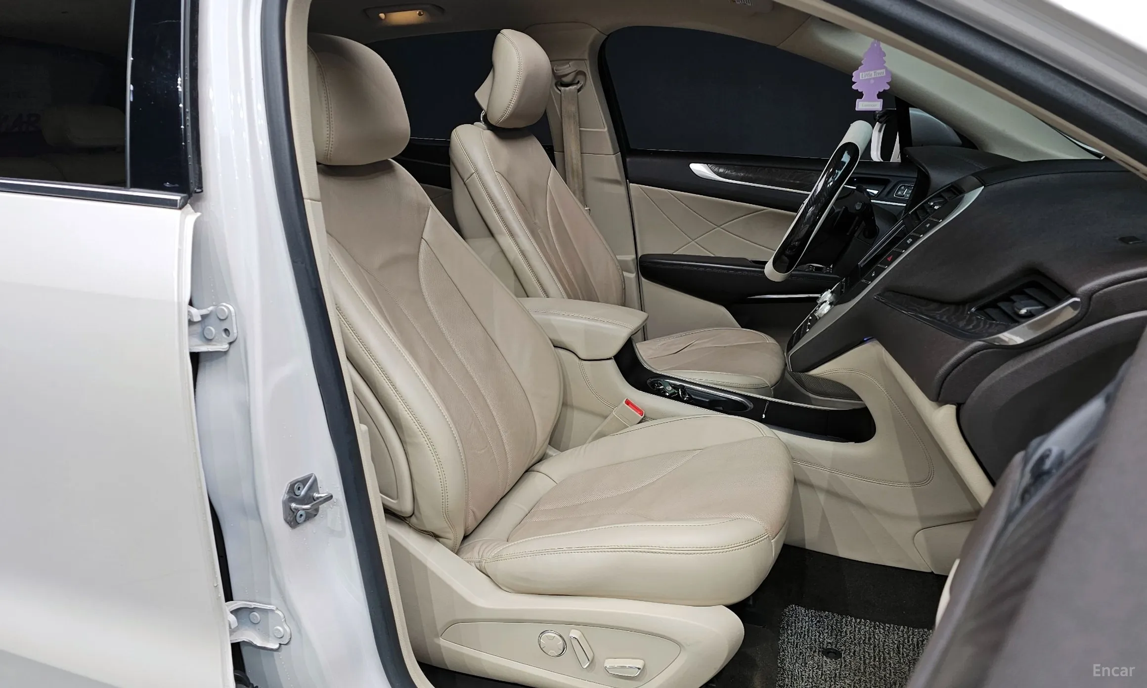 Lincoln MKC превью 10