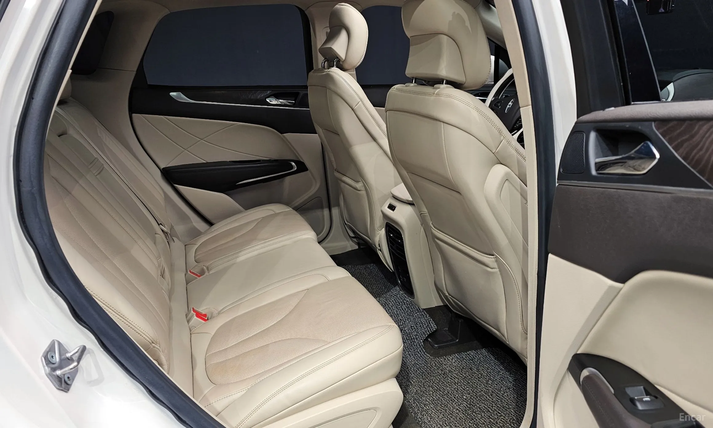 Lincoln MKC превью 11