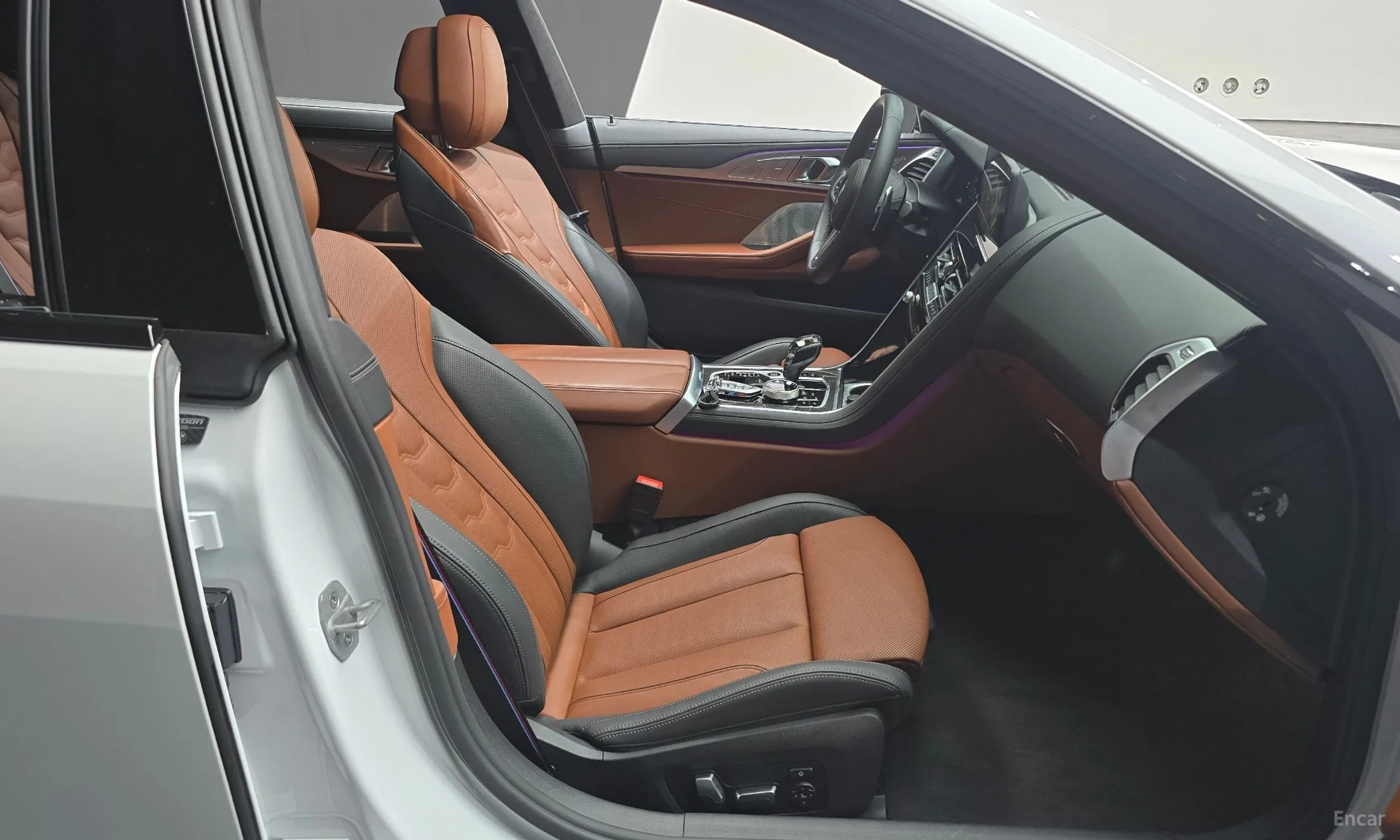 BMW 8-series (G15) превью 10