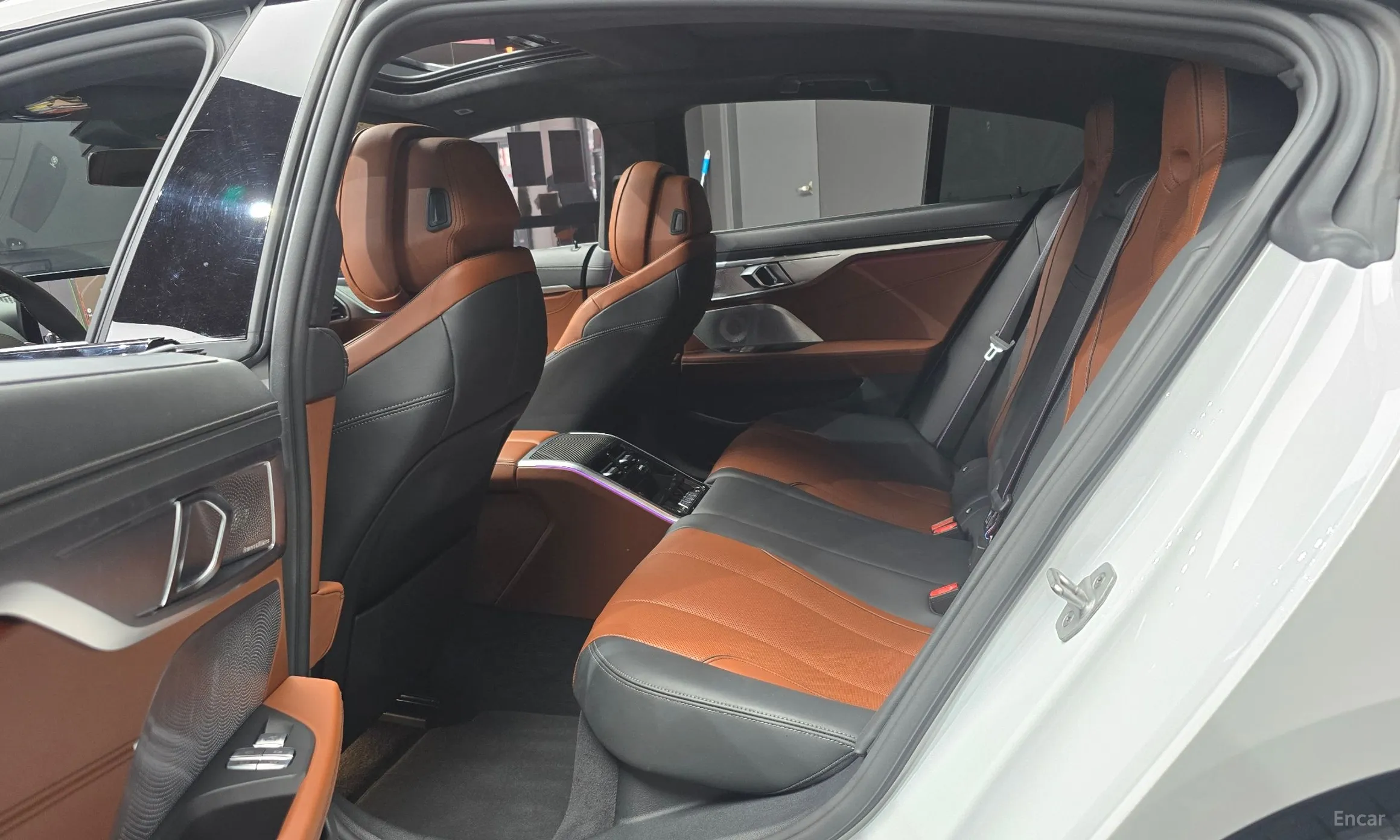 BMW 8-series (G15) превью 12